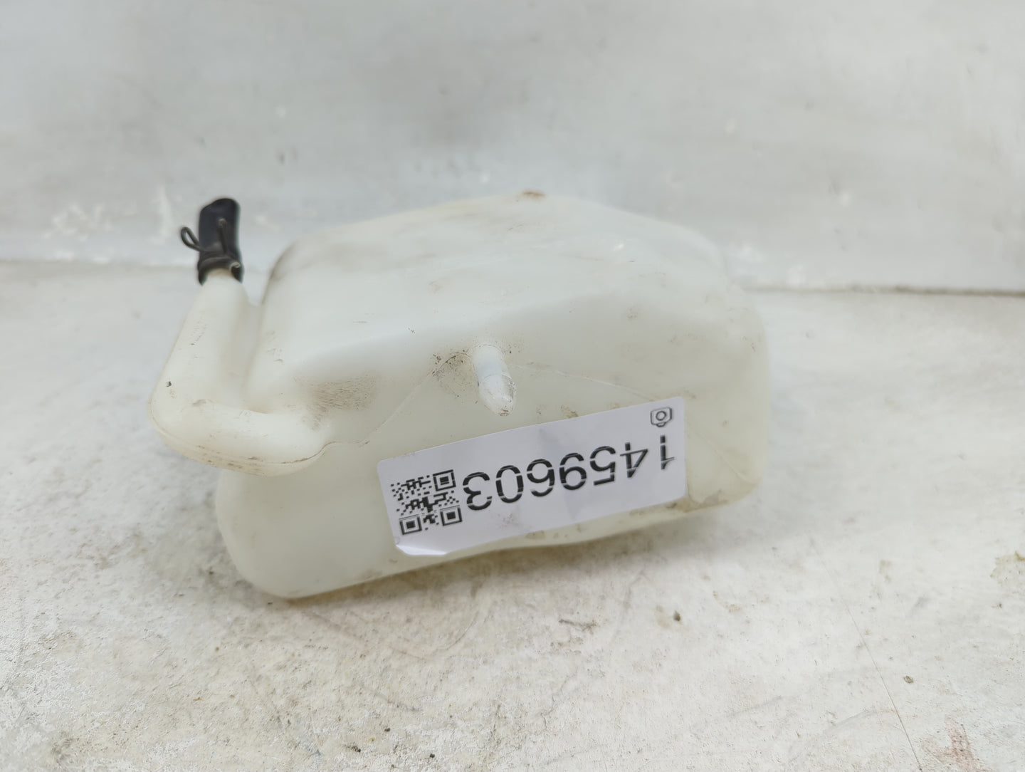2001 Toyota Camry Windshield Washer Fluid Reservoir Bottle Oem - Oemusedautoparts1.com