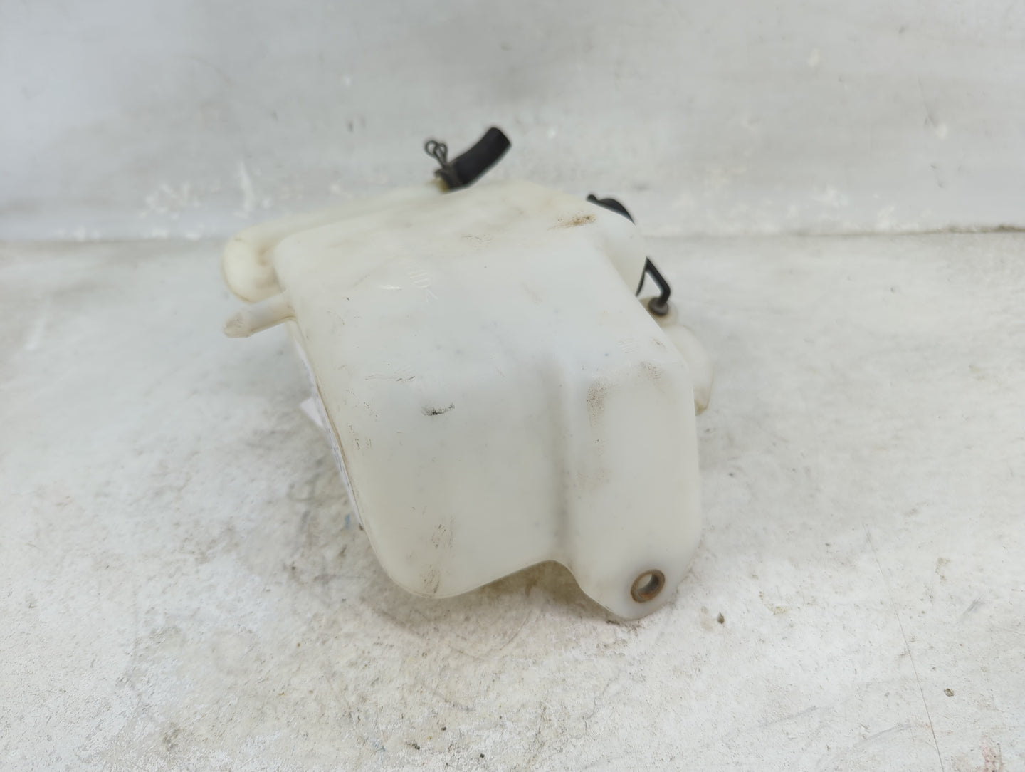 2001 Toyota Camry Windshield Washer Fluid Reservoir Bottle Oem - Oemusedautoparts1.com