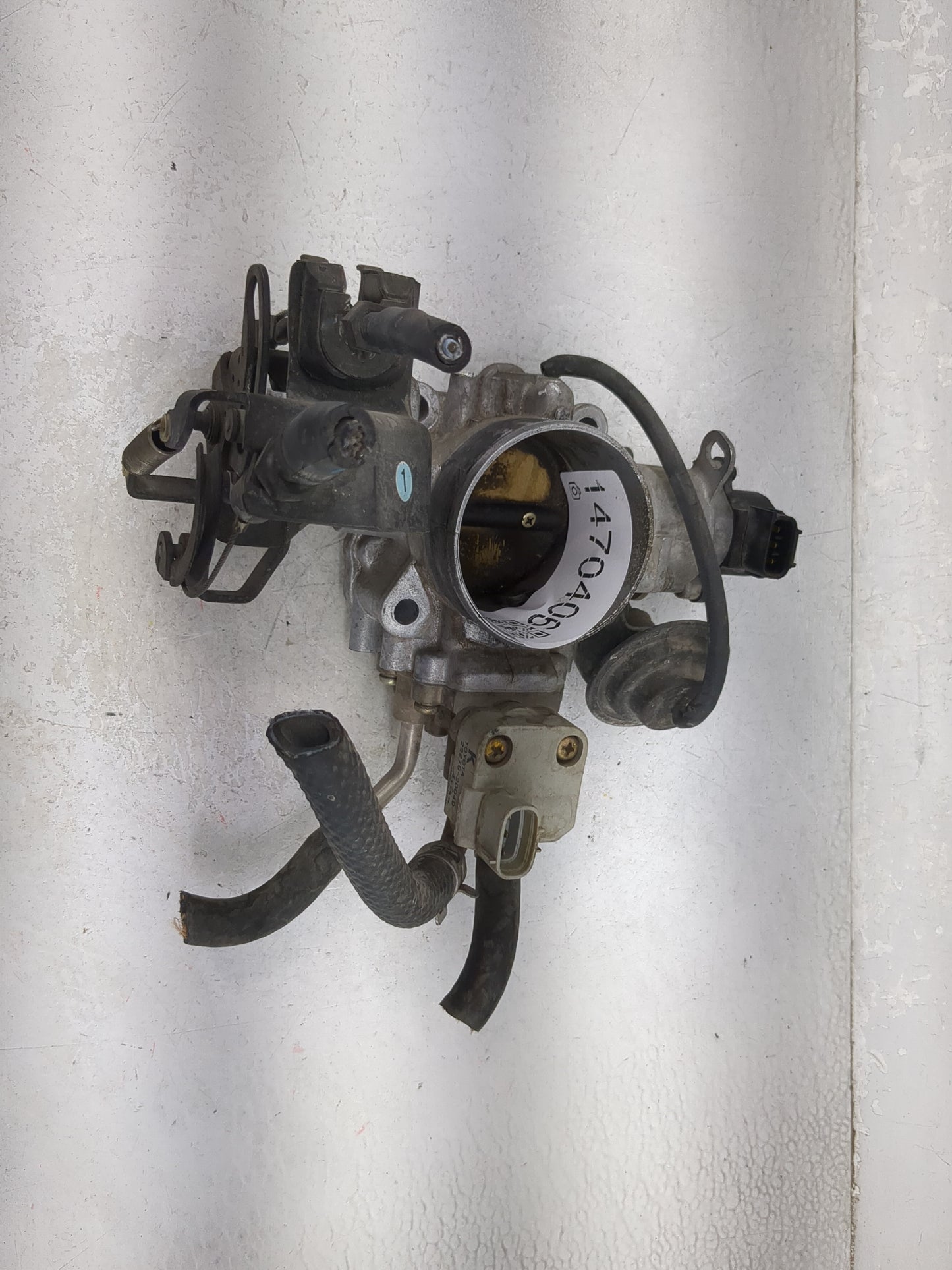 2001 Toyota Camry Throttle Body P/N:22270-20040 Fits OEM Used Auto Parts - Oemusedautoparts1.com