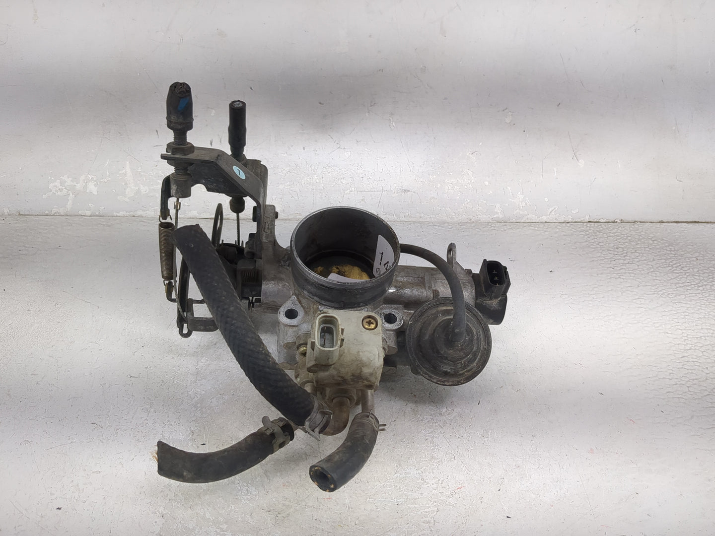 2001 Toyota Camry Throttle Body P/N:22270-20040 Fits OEM Used Auto Parts - Oemusedautoparts1.com
