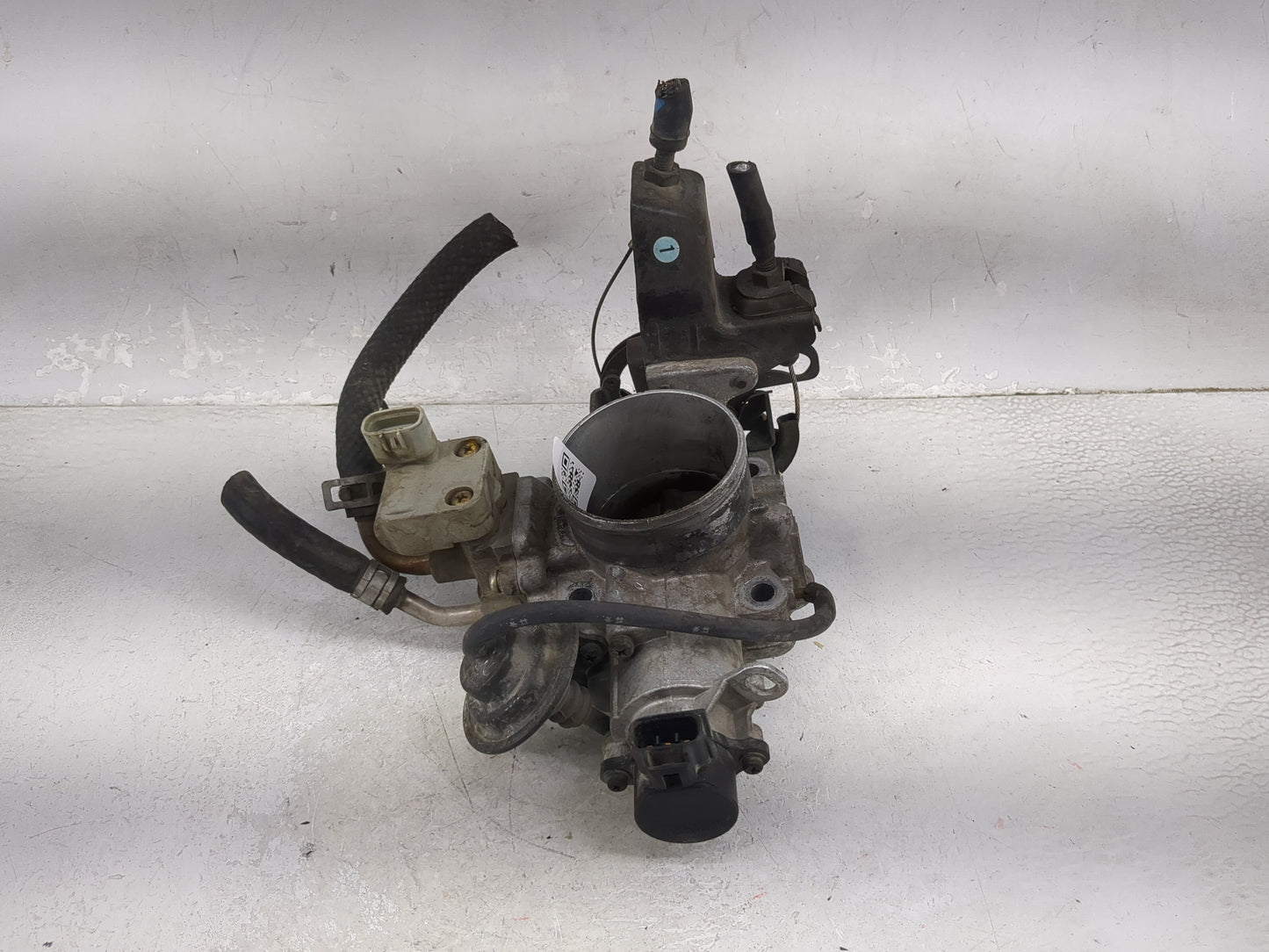 2001 Toyota Camry Throttle Body P/N:22270-20040 Fits OEM Used Auto Parts - Oemusedautoparts1.com