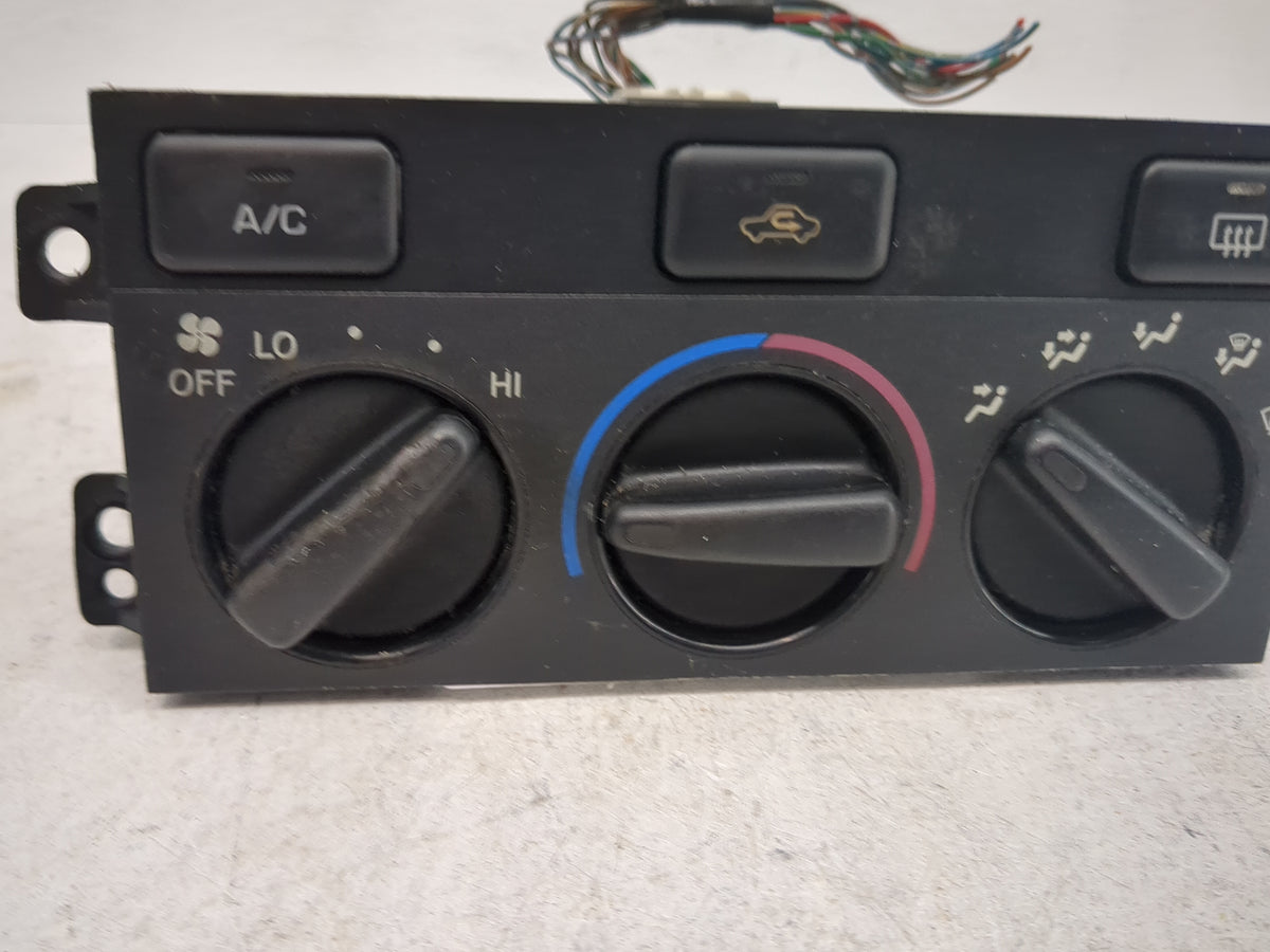 2000-2001 Toyota Camry Climate Control Module Temperature AC/Heater Replacement P/N:061101A Fits Fits 2000 2001 2002 2003 OE