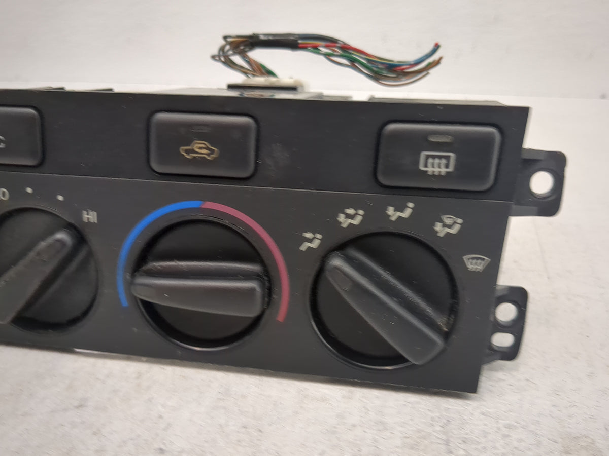 2000-2001 Toyota Camry Climate Control Module Temperature AC/Heater Replacement P/N:061101A Fits Fits 2000 2001 2002 2003 OE