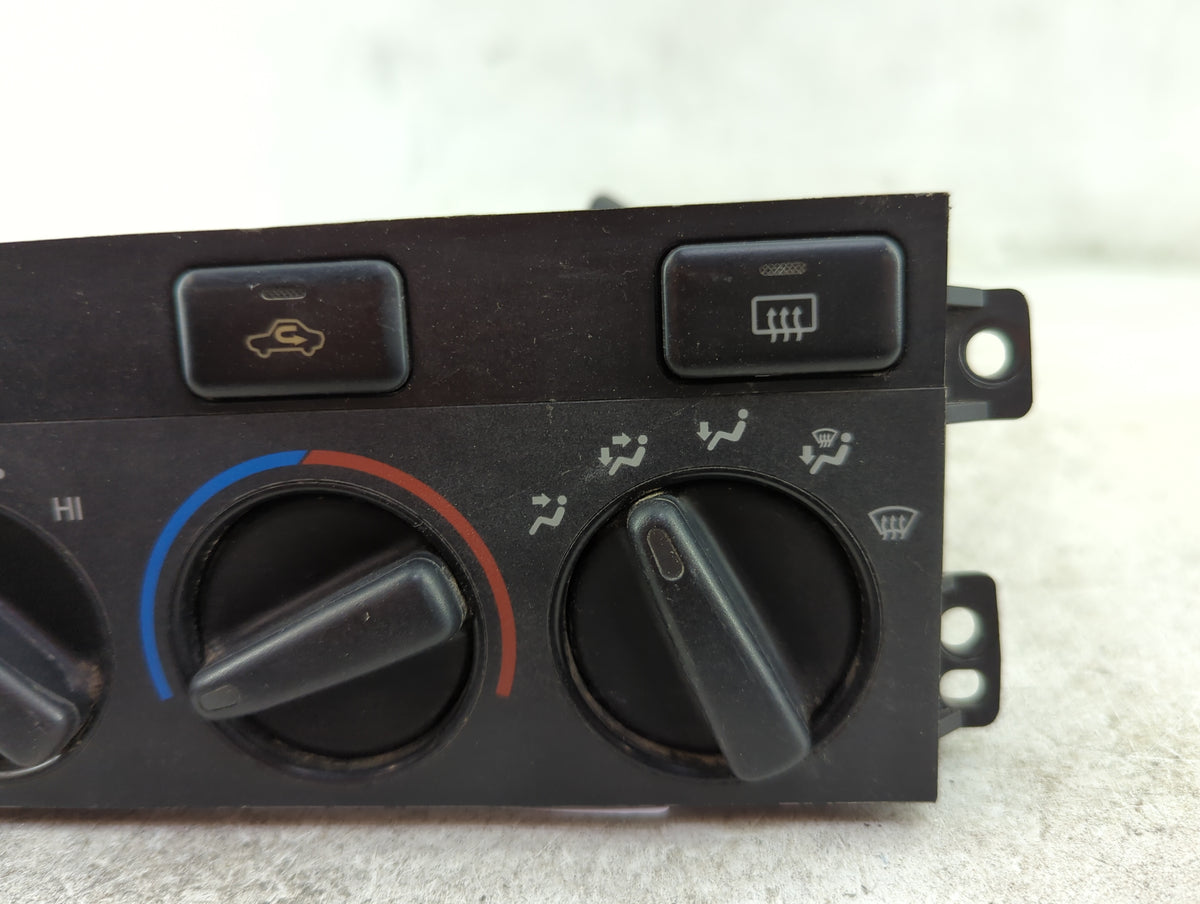 2001 Toyota Camry Climate Control Module Temperature AC/Heater Replacement P/N:158426 Fits OEM Used Auto Parts - Oemusedauto