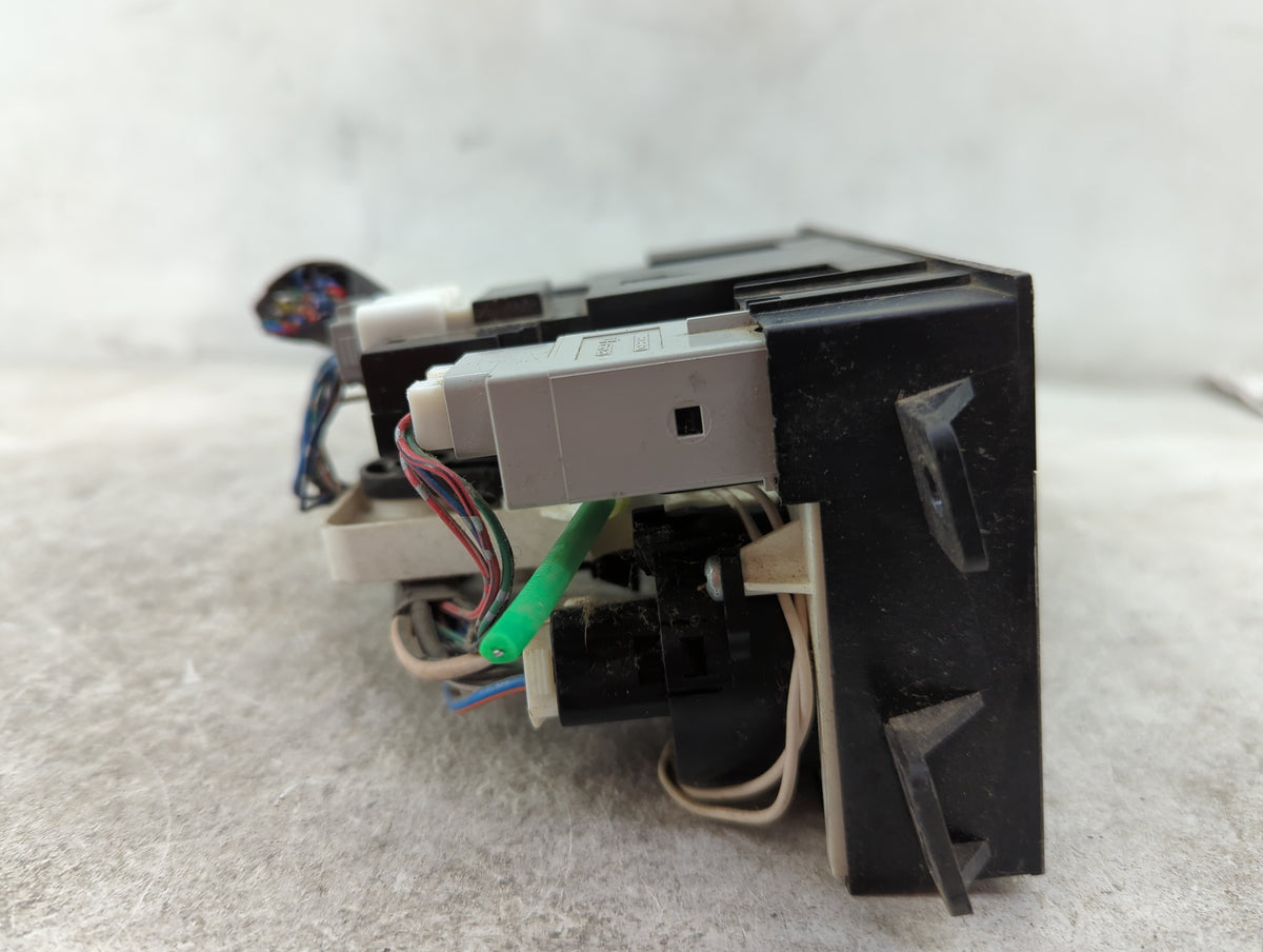 2001 Toyota Camry Climate Control Module Temperature AC/Heater Replacement P/N:158426 Fits OEM Used Auto Parts - Oemusedauto