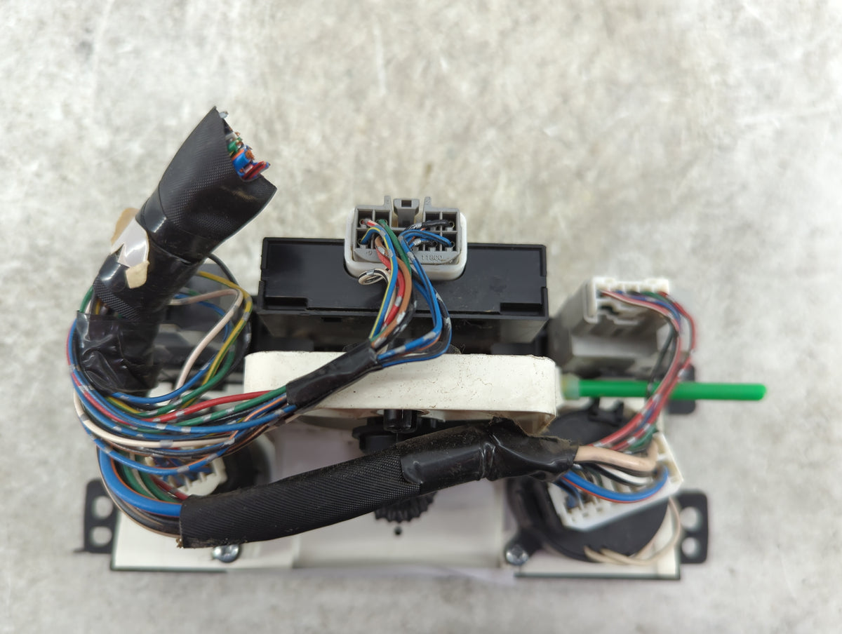 2001 Toyota Camry Climate Control Module Temperature AC/Heater Replacement P/N:158426 Fits OEM Used Auto Parts - Oemusedauto