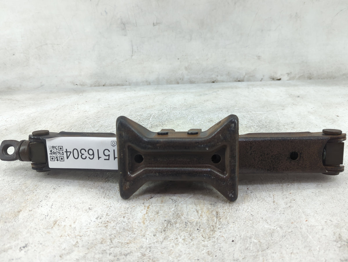 2001 Toyota Camry Spare Scissor Car Jack 1516304 - Oemusedautoparts1.com