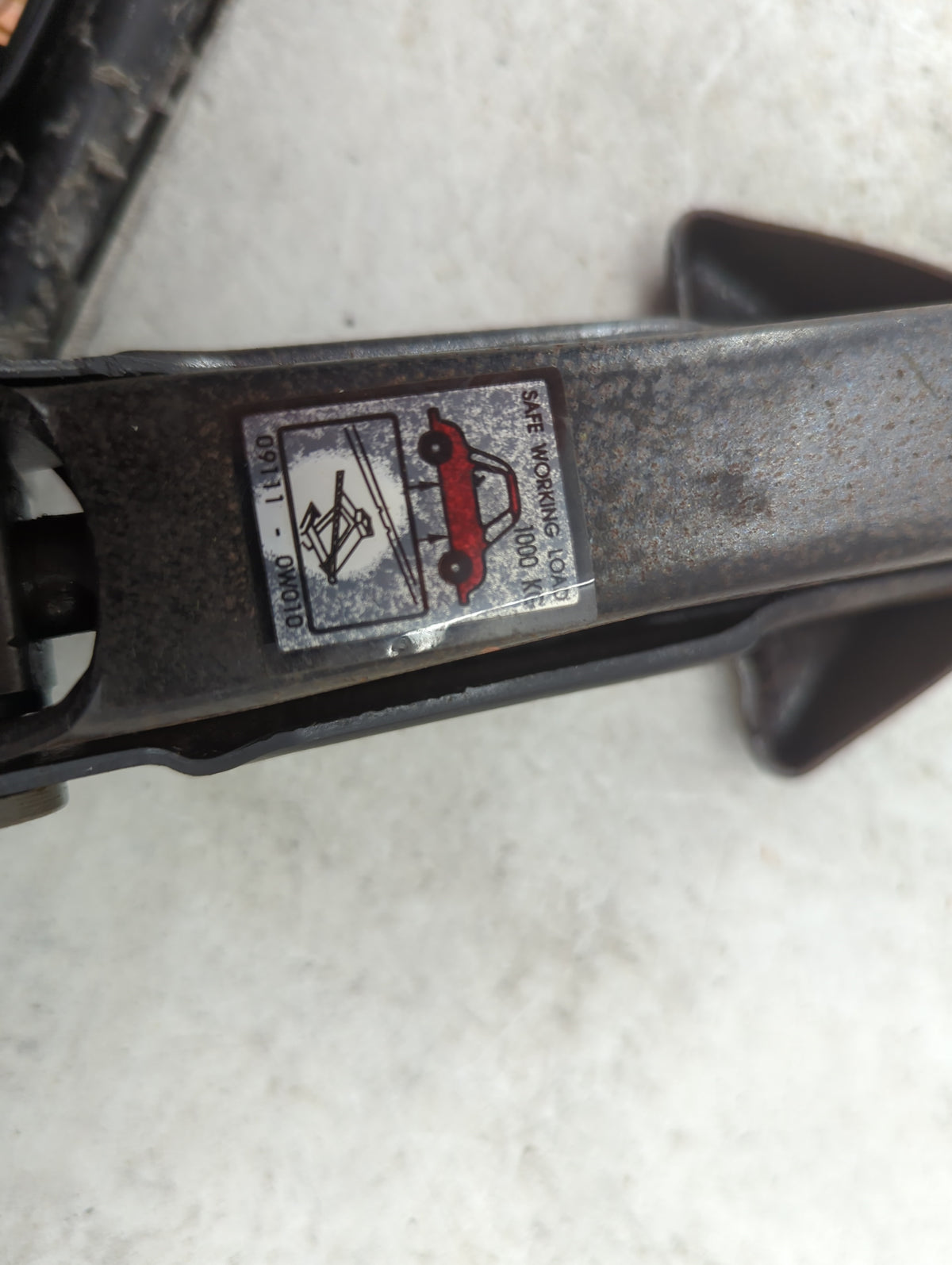 2001 Toyota Camry Spare Scissor Car Jack 1516304 - Oemusedautoparts1.com