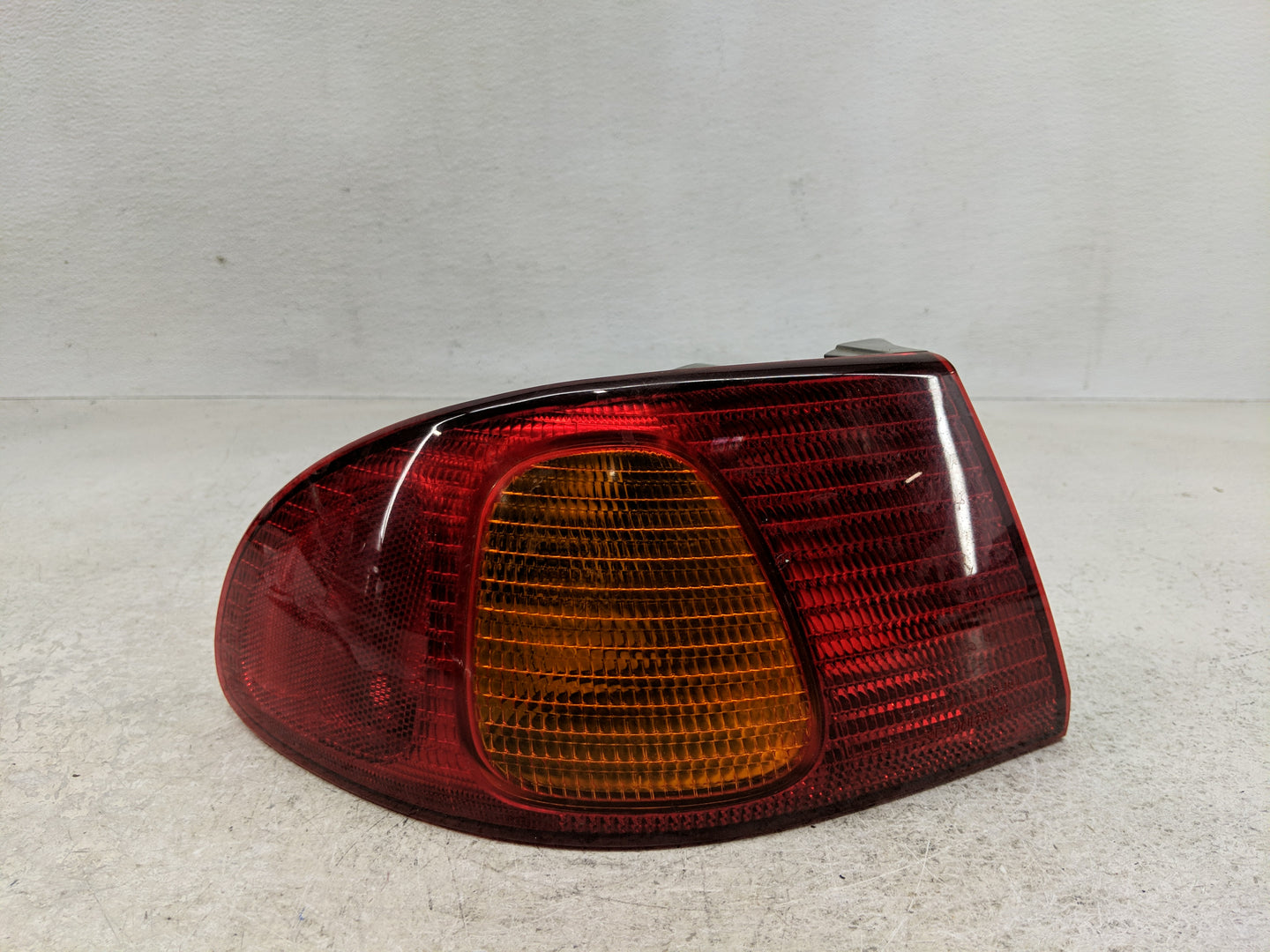 1998-2002 Toyota Corolla Tail Light Assembly Driver Left OEM P/N:4600247993 TY563-B000L Fits Fits 1998 1999 2000 2001 2002 O