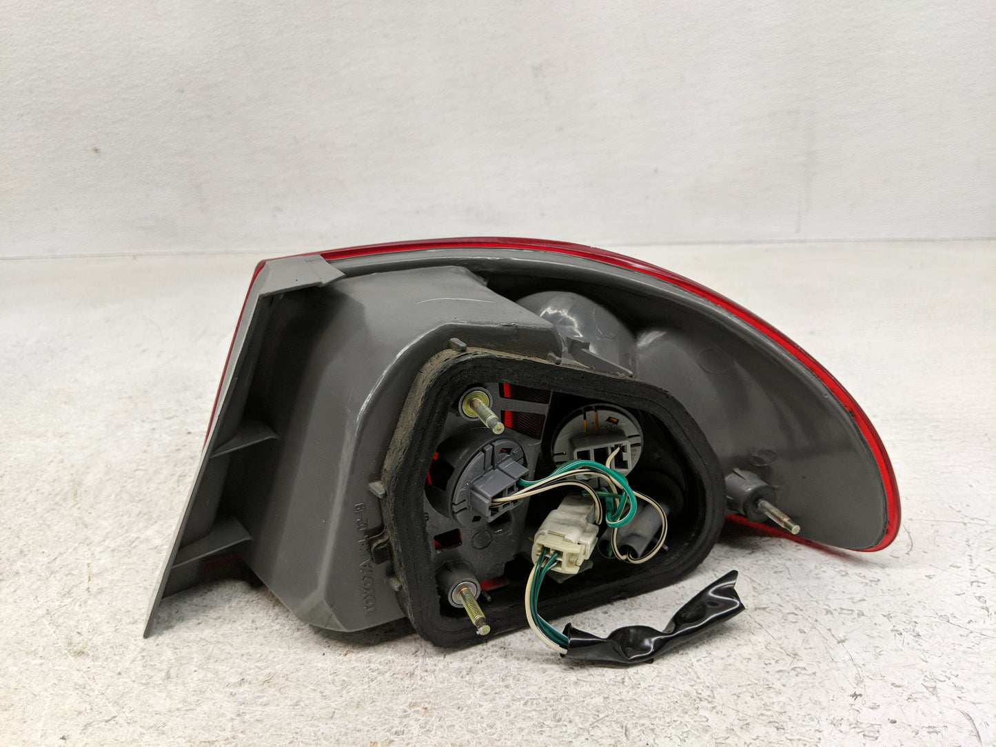 1998-2002 Toyota Corolla Tail Light Assembly Driver Left OEM Fits Fits 1998 1999 2000 2001 2002 OEM Used Auto Parts - Oemuse