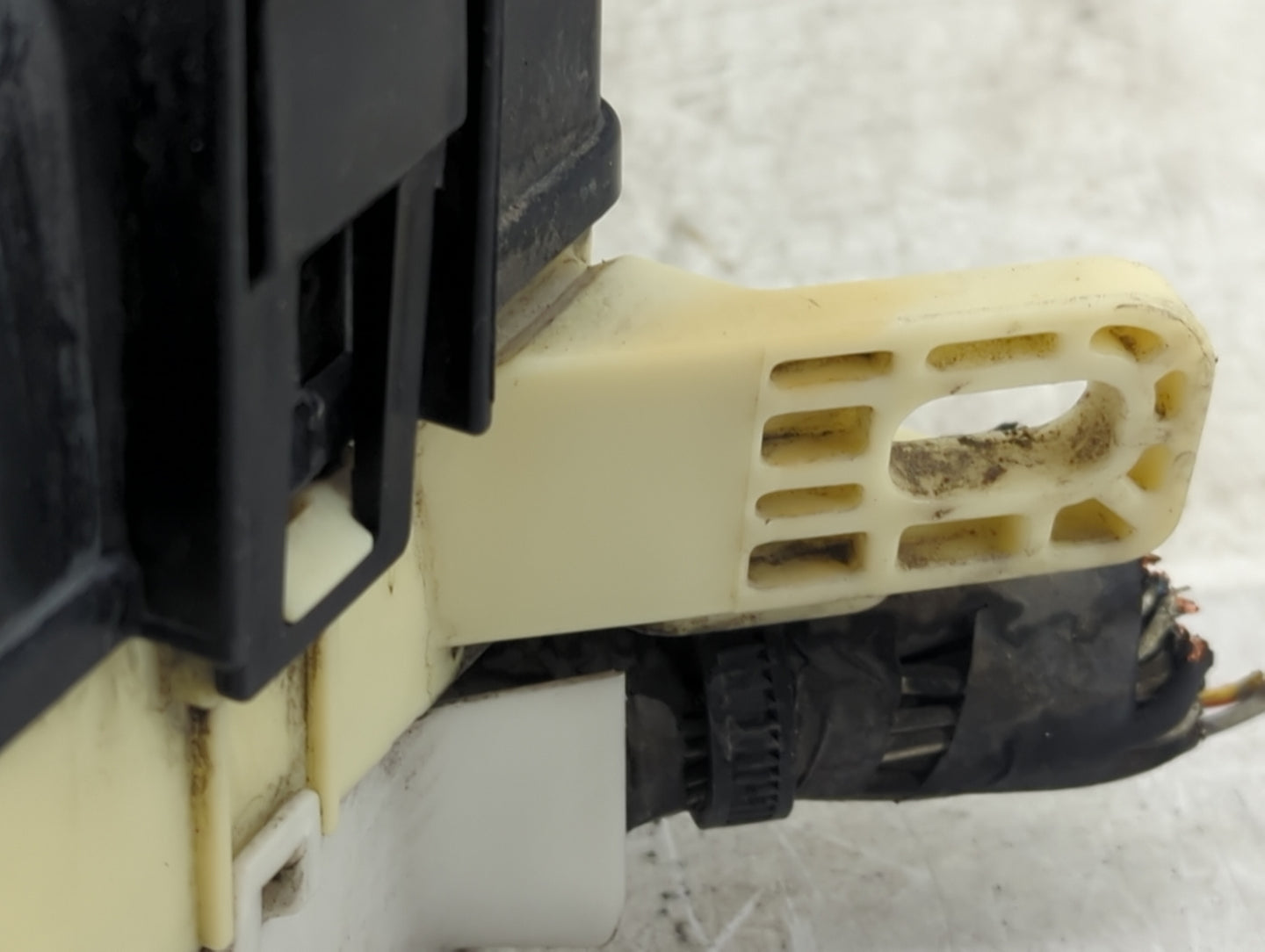 2000-2002 Toyota Echo Fusebox Fuse Box Panel Relay Module P/N:15239825 Fits Fits 2000 2001 2002 OEM Used Auto Parts - Oemuse
