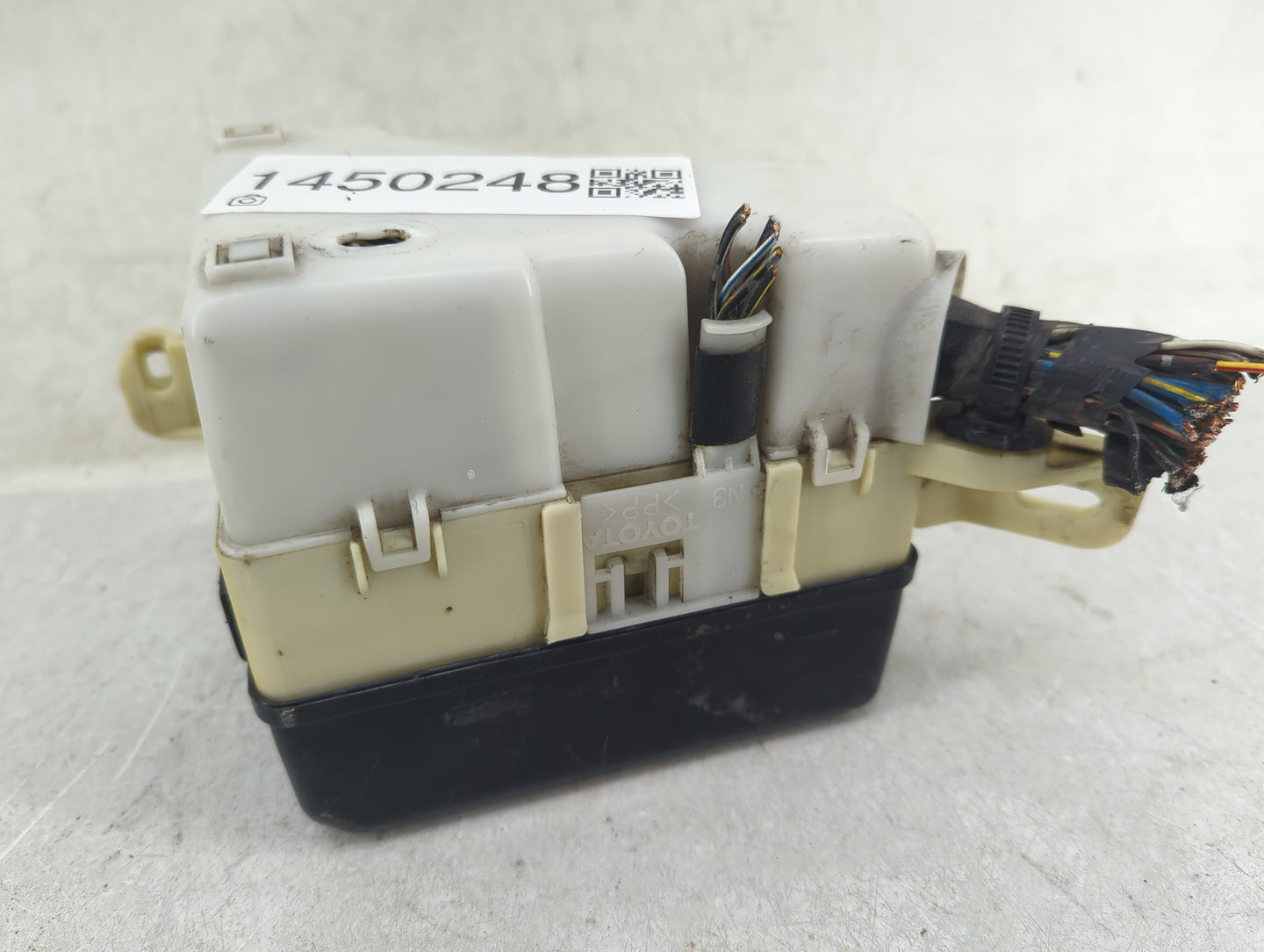 2000-2002 Toyota Echo Fusebox Fuse Box Panel Relay Module P/N:15239825 Fits Fits 2000 2001 2002 OEM Used Auto Parts - Oemuse