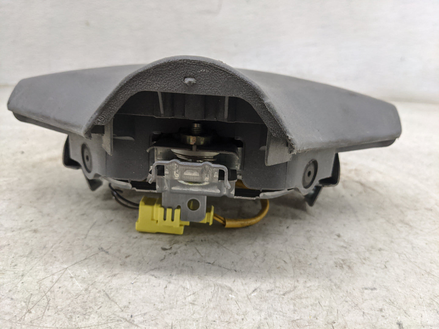 2000-2002 Toyota Echo Air Bag Driver Left Steering Wheel Mounted Fits Fits 2000 2001 2002 OEM Used Auto Parts - Oemusedautop