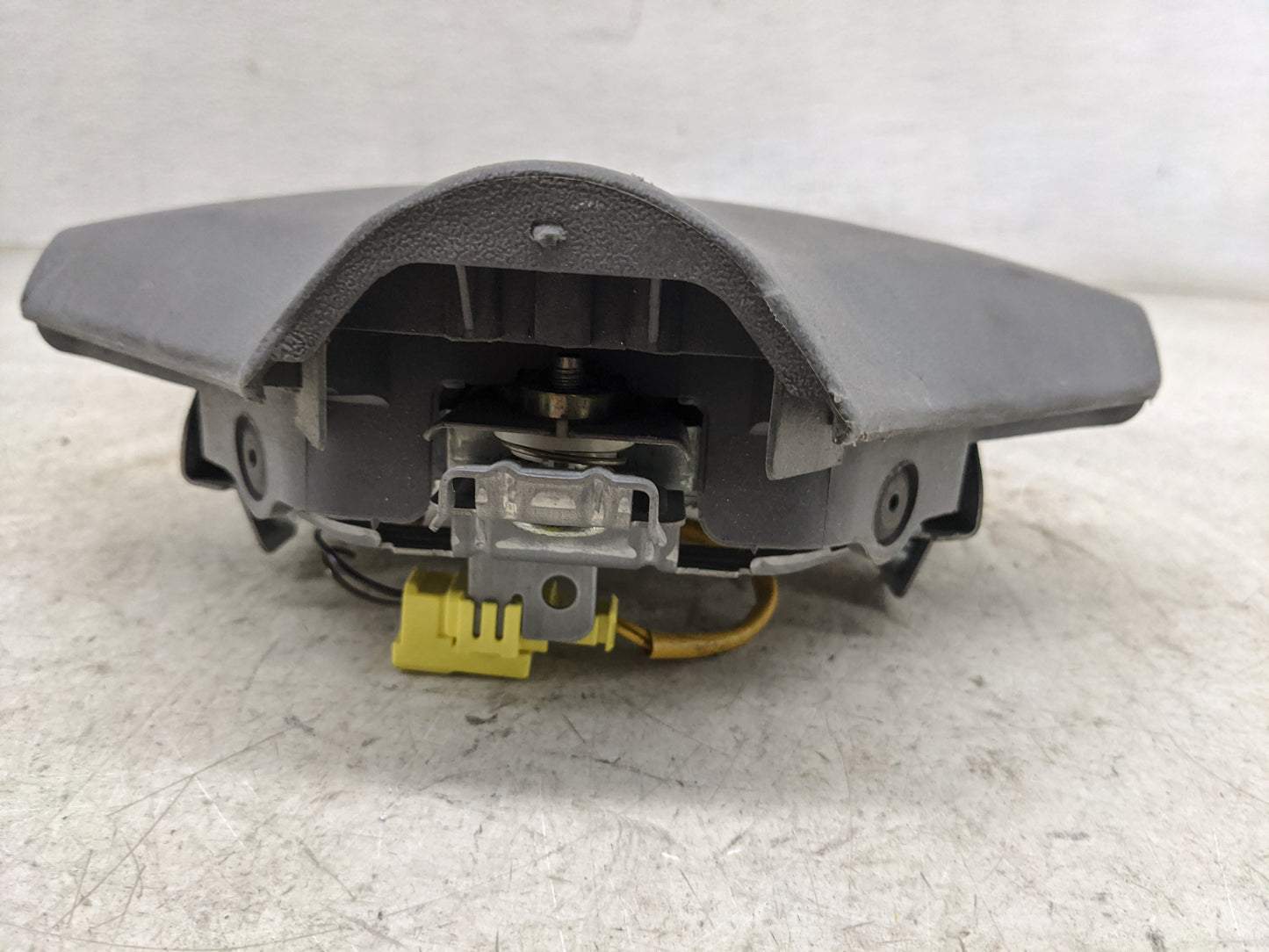 2000-2002 Toyota Echo Air Bag Driver Left Steering Wheel Mounted Fits Fits 2000 2001 2002 OEM Used Auto Parts - Oemusedautop