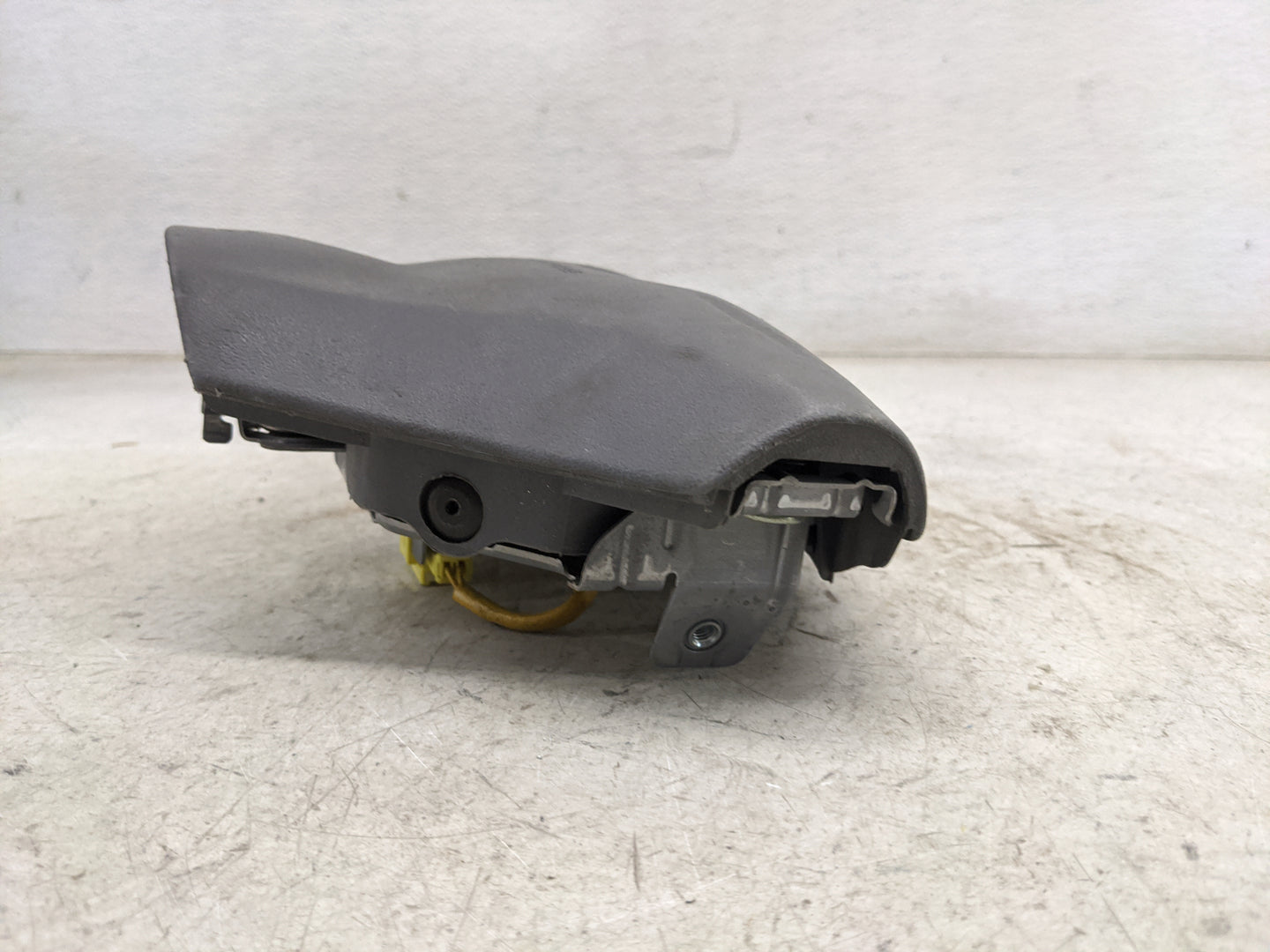 2000-2002 Toyota Echo Air Bag Driver Left Steering Wheel Mounted Fits Fits 2000 2001 2002 OEM Used Auto Parts - Oemusedautop