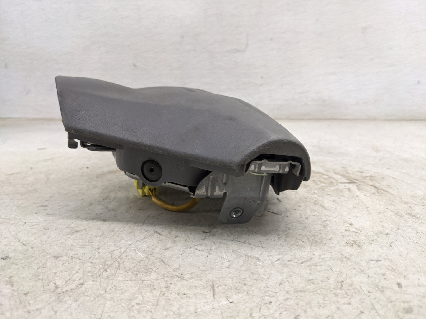 2000-2002 Toyota Echo Air Bag Driver Left Steering Wheel Mounted Fits Fits 2000 2001 2002 OEM Used Auto Parts - Oemusedautop