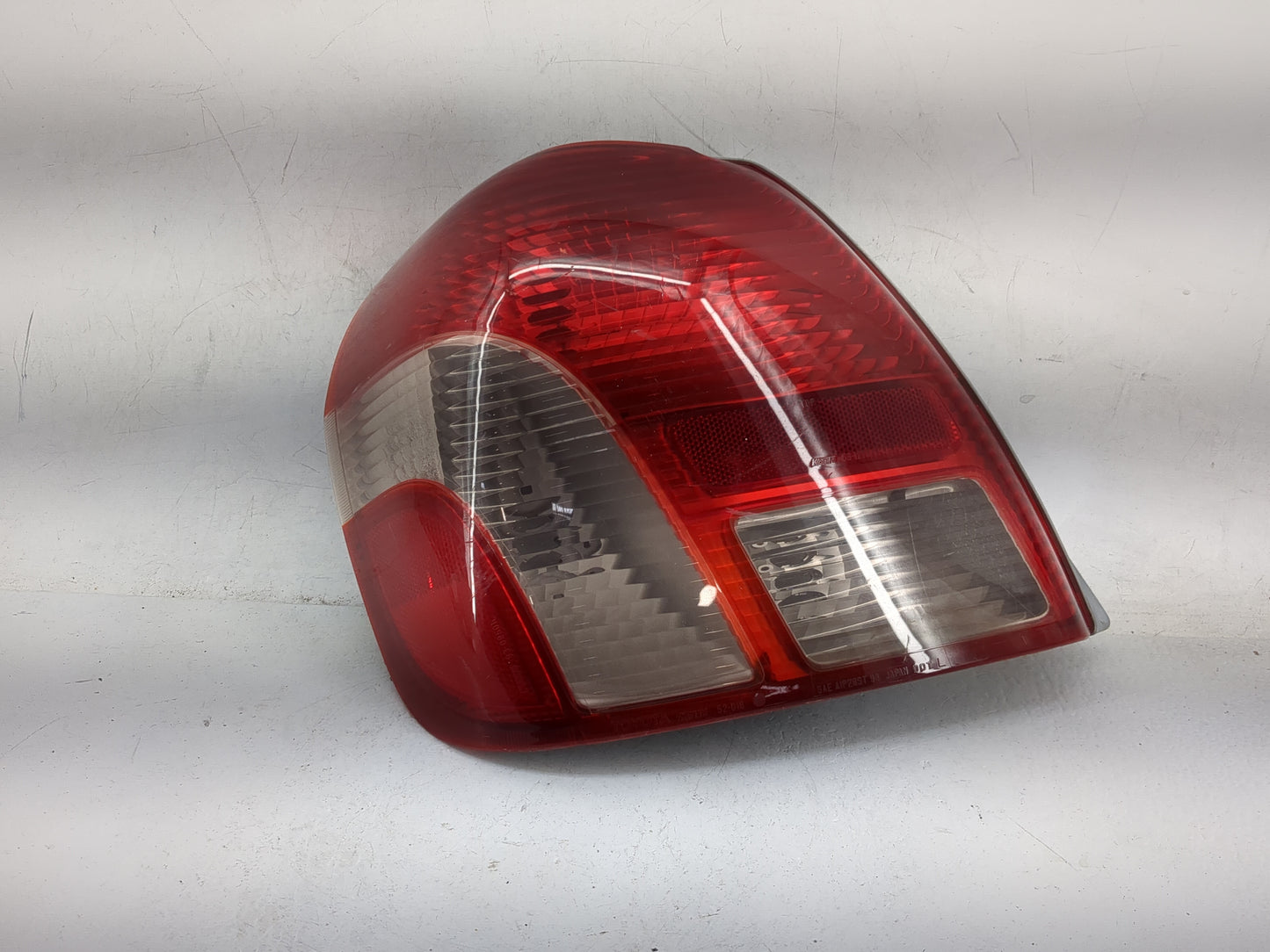 2000-2002 Toyota Echo Tail Light Assembly Driver Left OEM P/N:81561-52070 81551-52070 Fits Fits 2000 2001 2002 OEM Used Auto