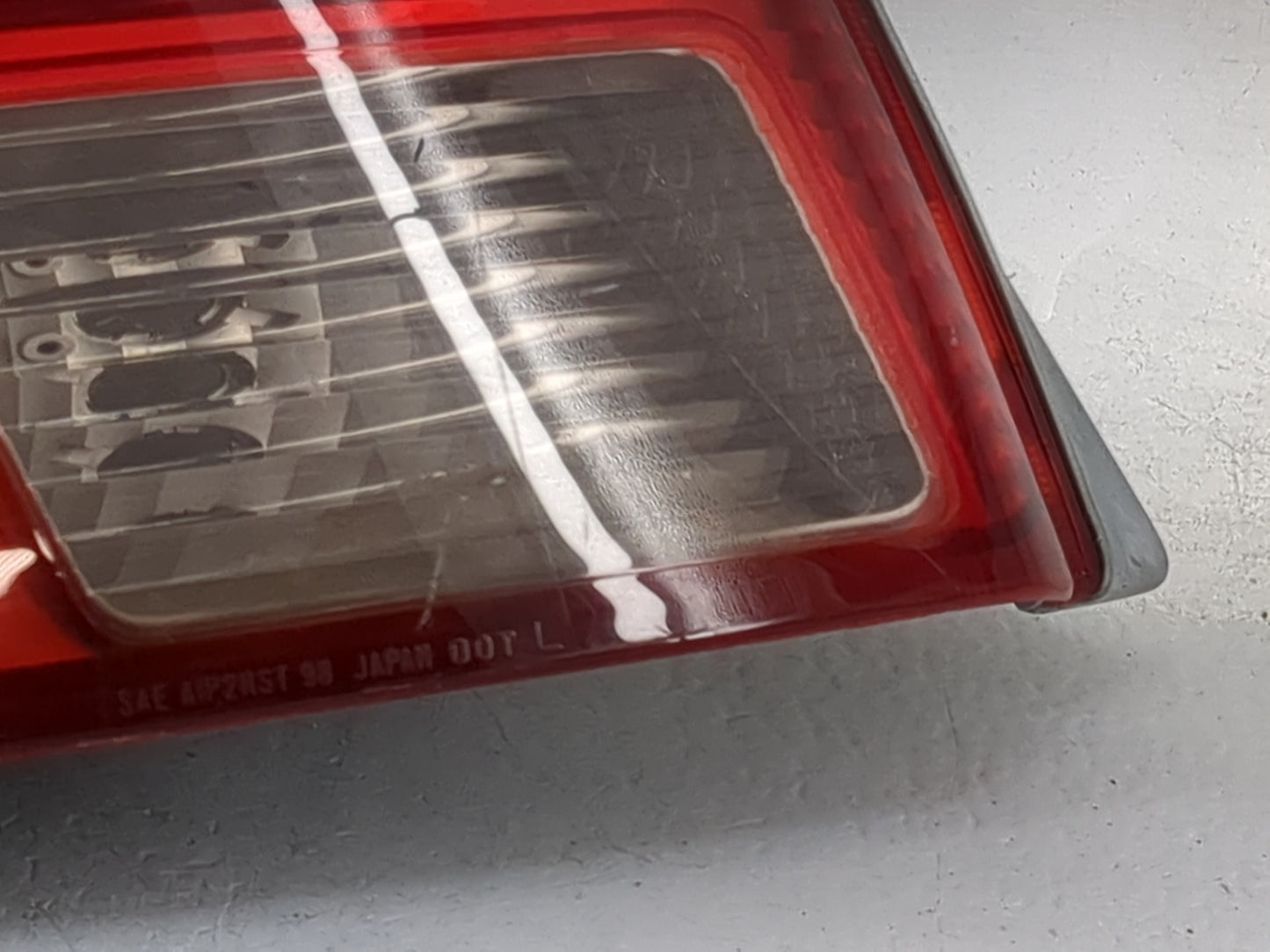 2000-2002 Toyota Echo Tail Light Assembly Driver Left OEM P/N:81561-52070 81551-52070 Fits Fits 2000 2001 2002 OEM Used Auto