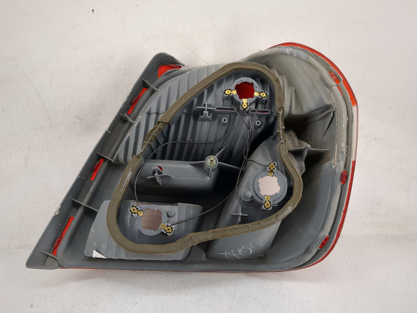 2000-2002 Toyota Echo Tail Light Assembly Driver Left OEM P/N:81561-52070 81551-52070 Fits Fits 2000 2001 2002 OEM Used Auto