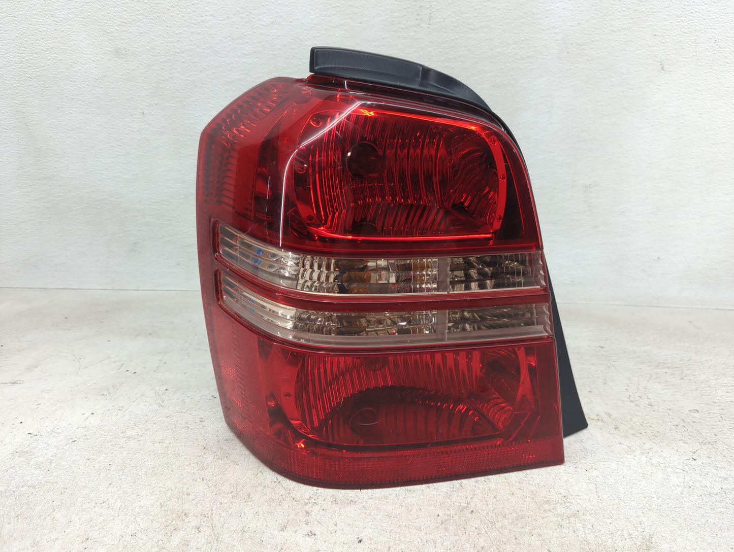 2001-2003 Toyota Highlander Tail Light Assembly Driver Left OEM Fits Fits 2001 2002 2003 OEM Used Auto Parts - Oemusedautopa