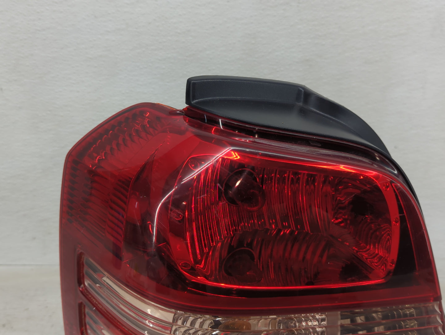 2001-2003 Toyota Highlander Tail Light Assembly Driver Left OEM Fits Fits 2001 2002 2003 OEM Used Auto Parts - Oemusedautopa