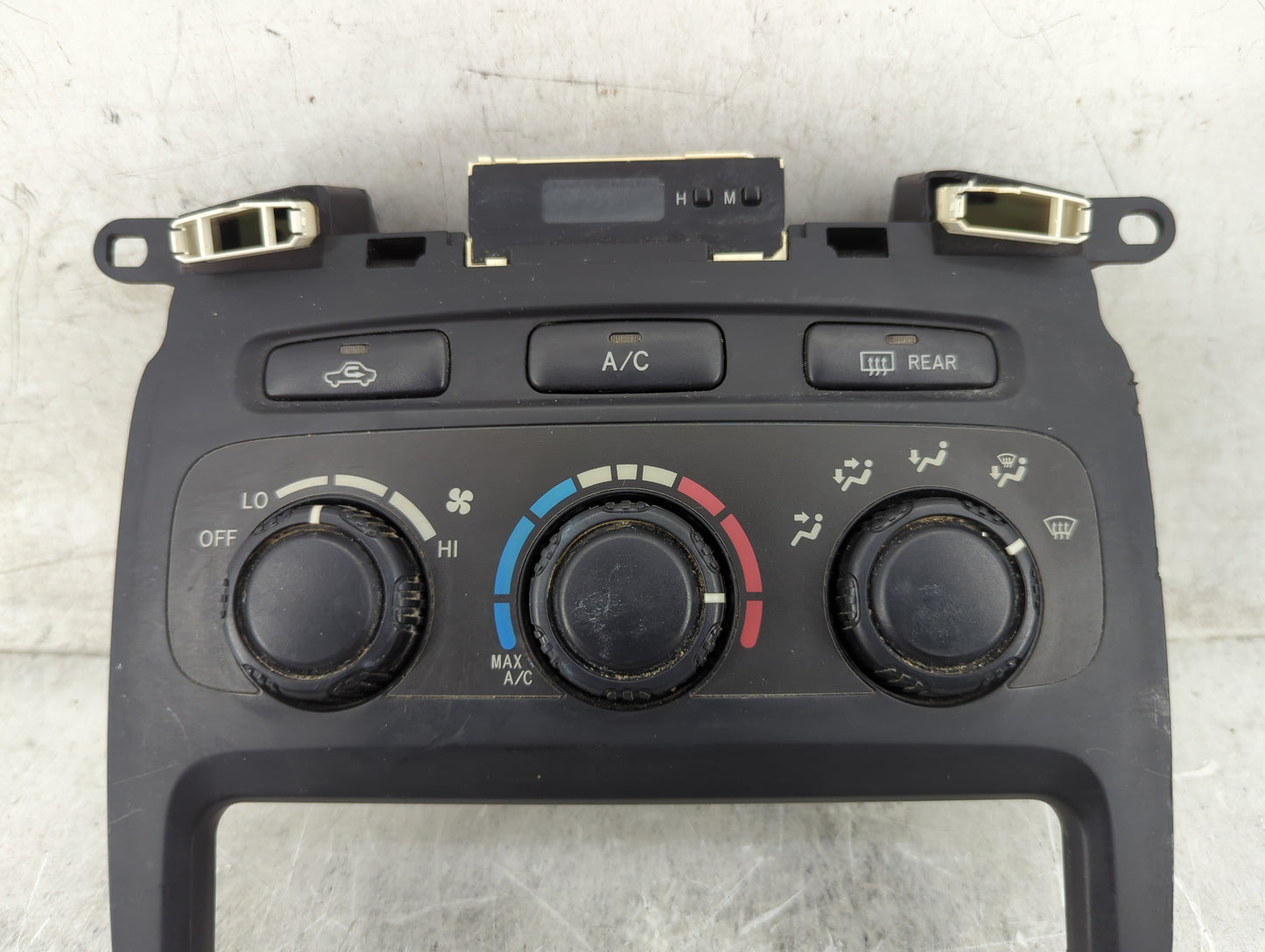 2001 Toyota Highlander Climate Control Module Temperature AC/Heater Replacement P/N:84010-48270 Fits OEM Used Auto Parts - O