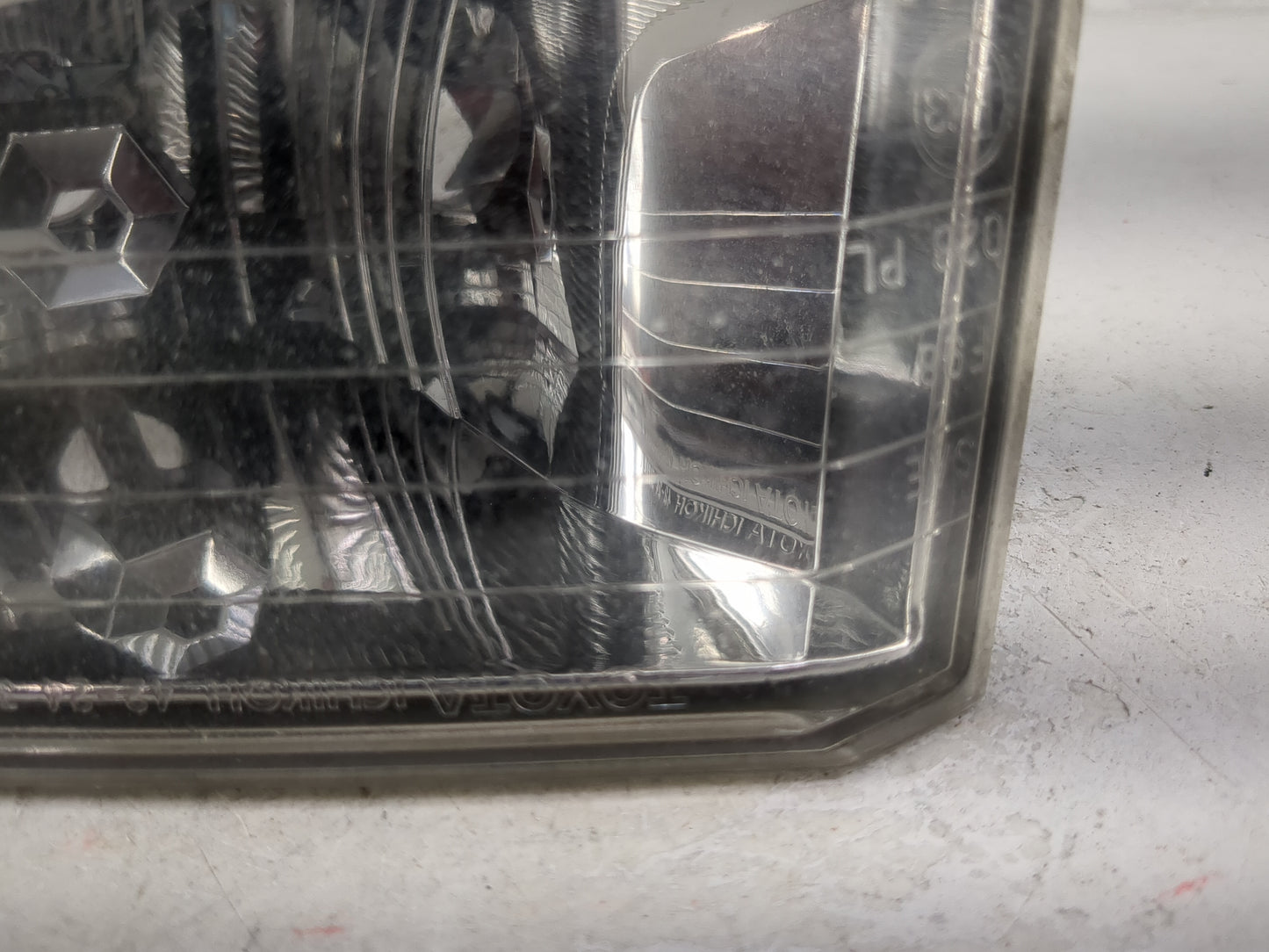 2001-2003 Toyota Rav4 Driver Left Oem Front Light Lamp Black - Oemusedautoparts1.com