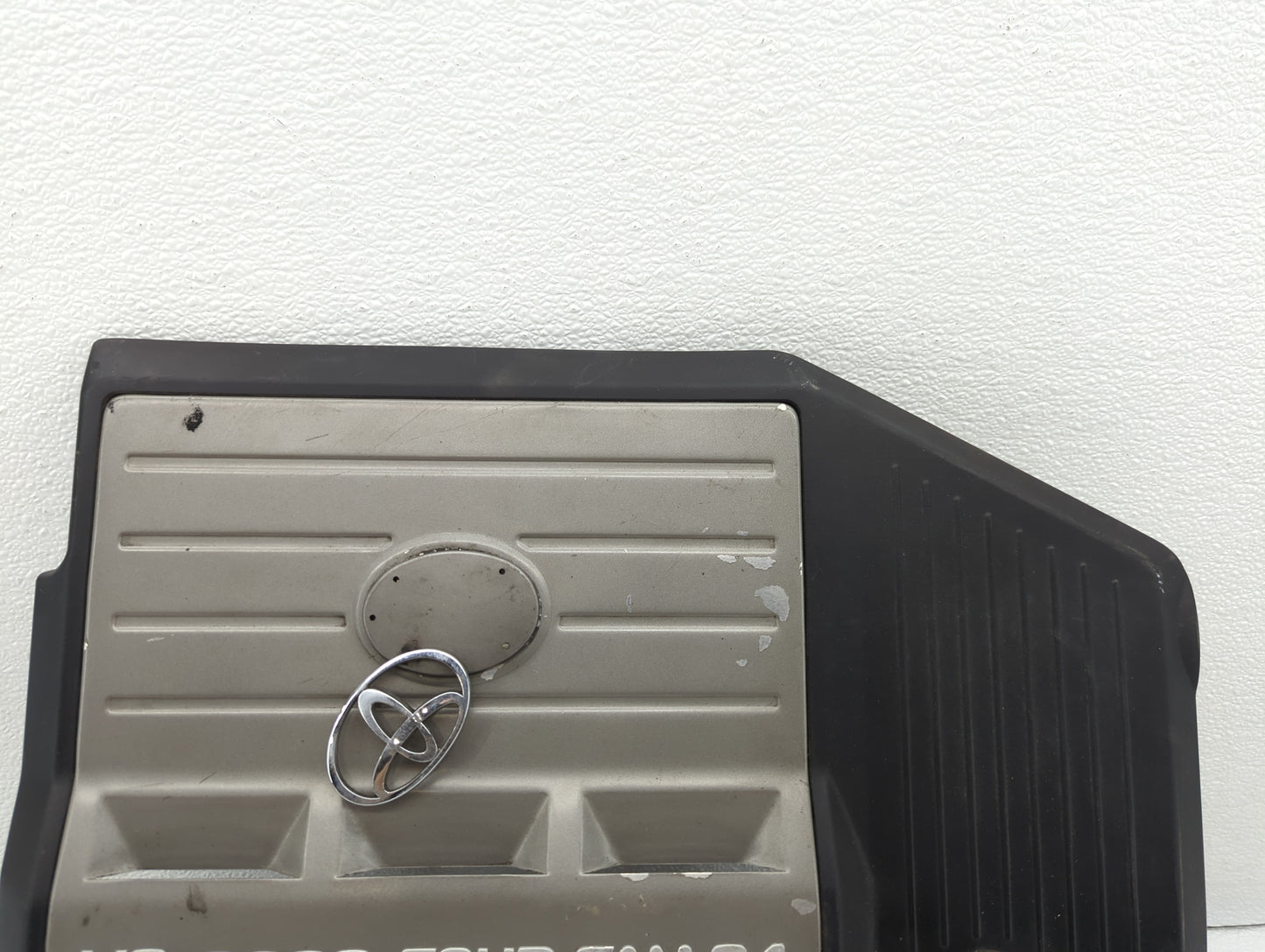 2001 Toyota Sienna Engine Cover - Oemusedautoparts1.com