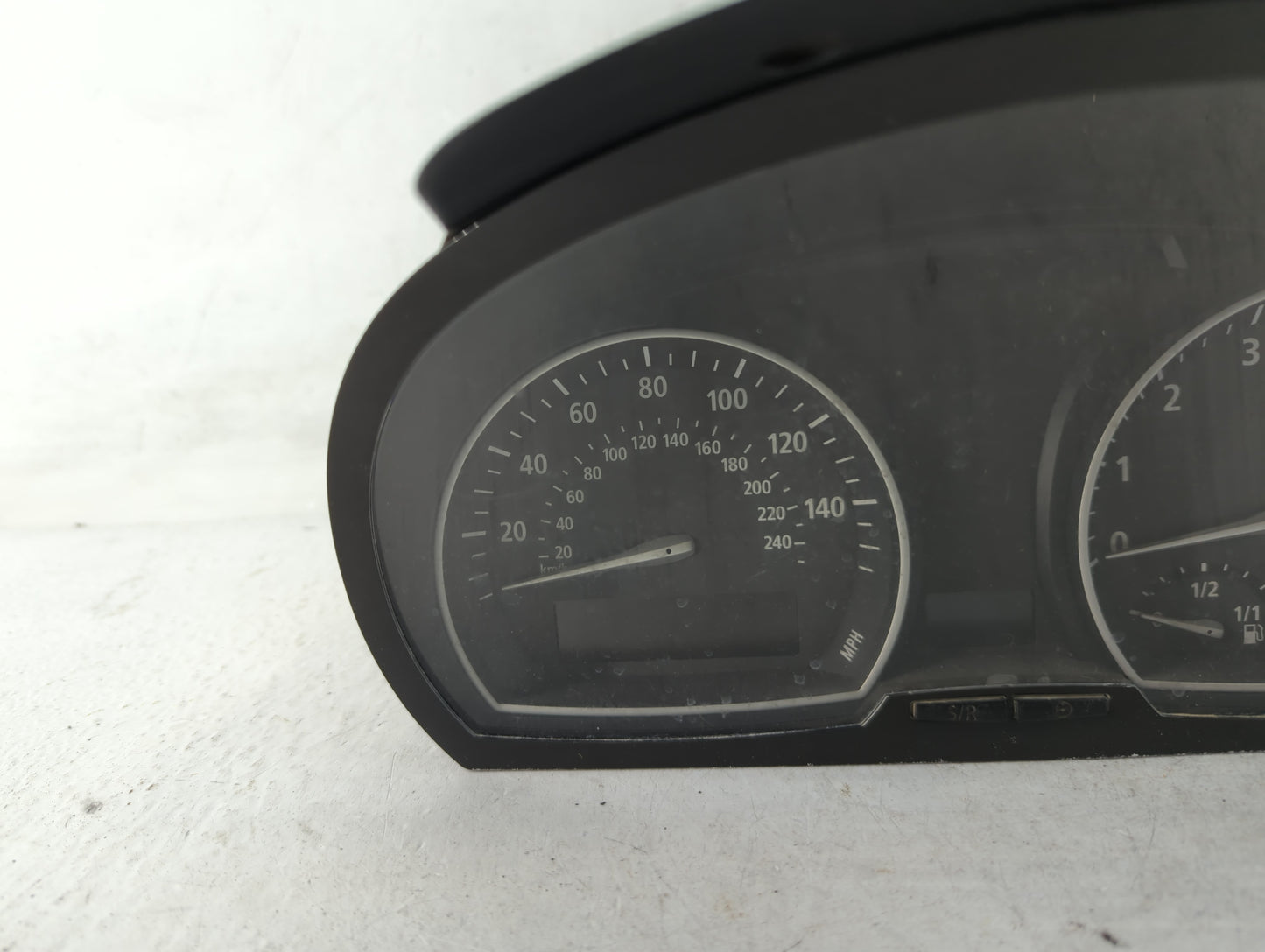 2001-2003 Toyota Sienna Instrument Cluster Speedometer Gauges P/N:3 414 378-0 Fits Fits 2001 2002 2003 OEM Used Auto Parts -