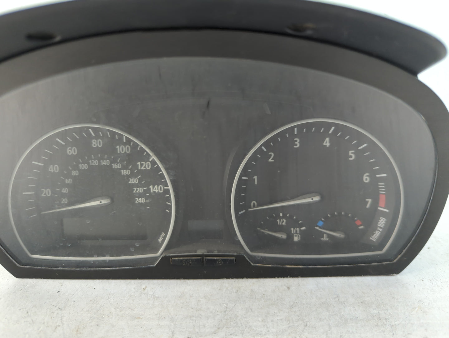 2001-2003 Toyota Sienna Instrument Cluster Speedometer Gauges P/N:3 414 378-0 Fits Fits 2001 2002 2003 OEM Used Auto Parts -