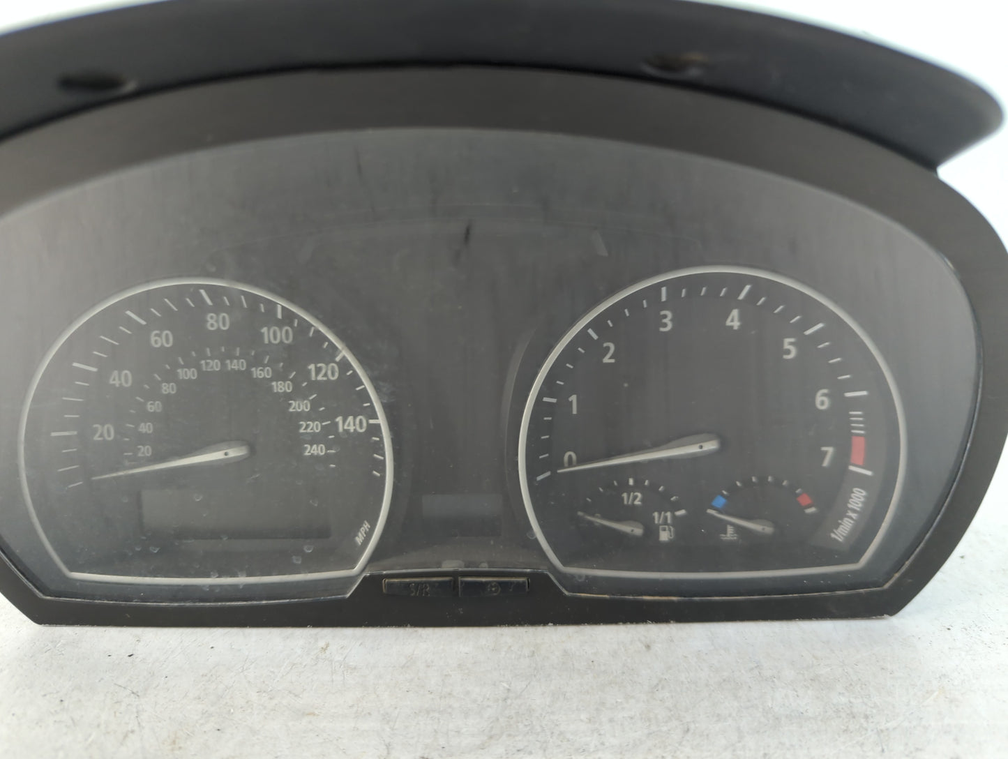 2001-2003 Toyota Sienna Instrument Cluster Speedometer Gauges P/N:3 414 378-0 Fits Fits 2001 2002 2003 OEM Used Auto Parts -