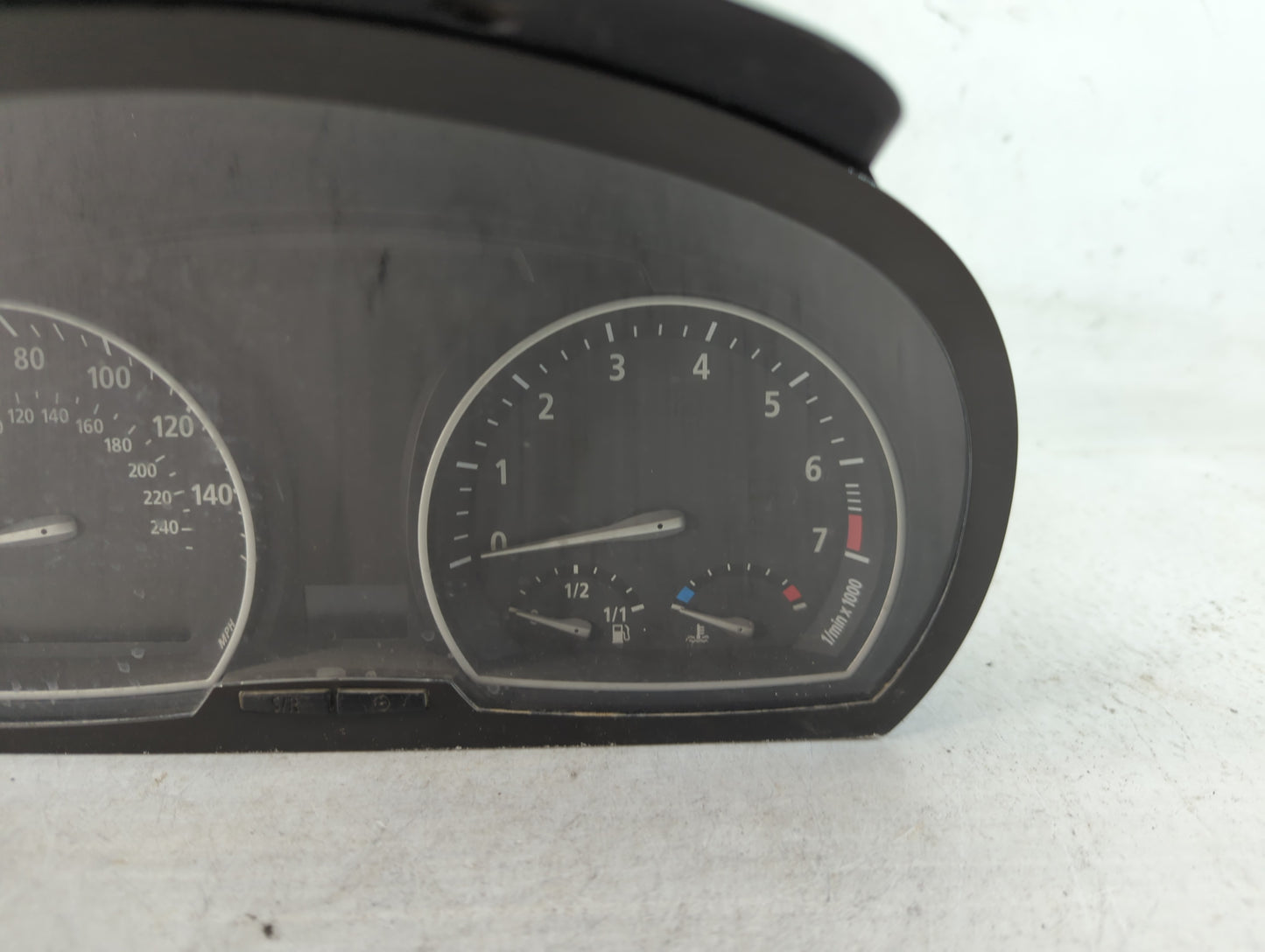 2001-2003 Toyota Sienna Instrument Cluster Speedometer Gauges P/N:3 414 378-0 Fits Fits 2001 2002 2003 OEM Used Auto Parts -