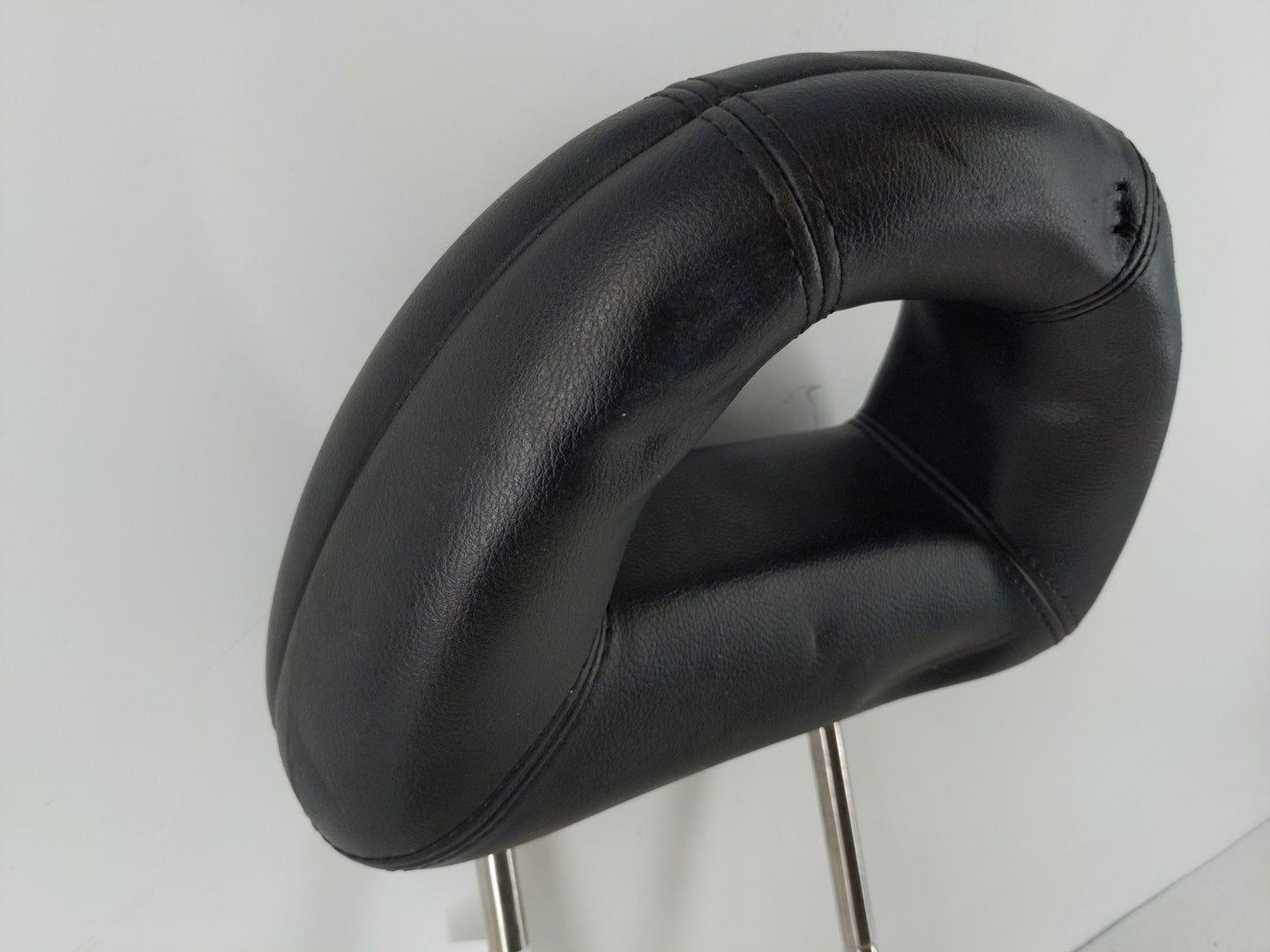 2000-2002 Volkswagen Beetle Headrest Head Rest Rear Center Seat Fits Fits 2000 2001 2002 OEM Used Auto Parts - Oemusedautopa