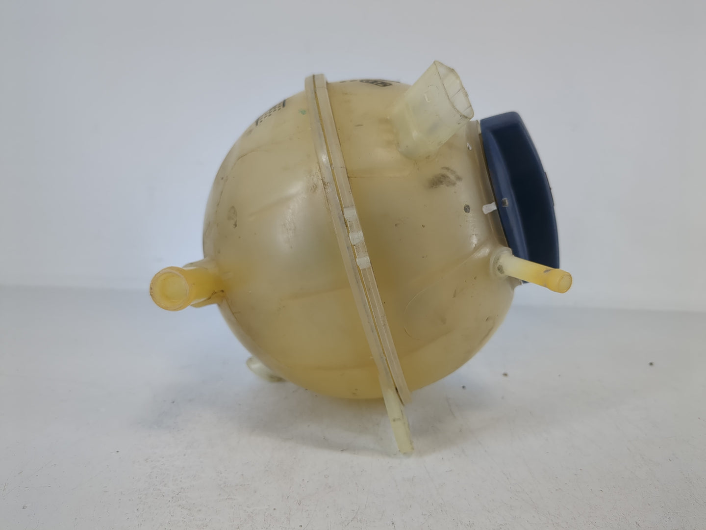 2000-2005 Volkswagen Beetle Windshield Washer Fluid Reservoir Bottle Oem - Oemusedautoparts1.com