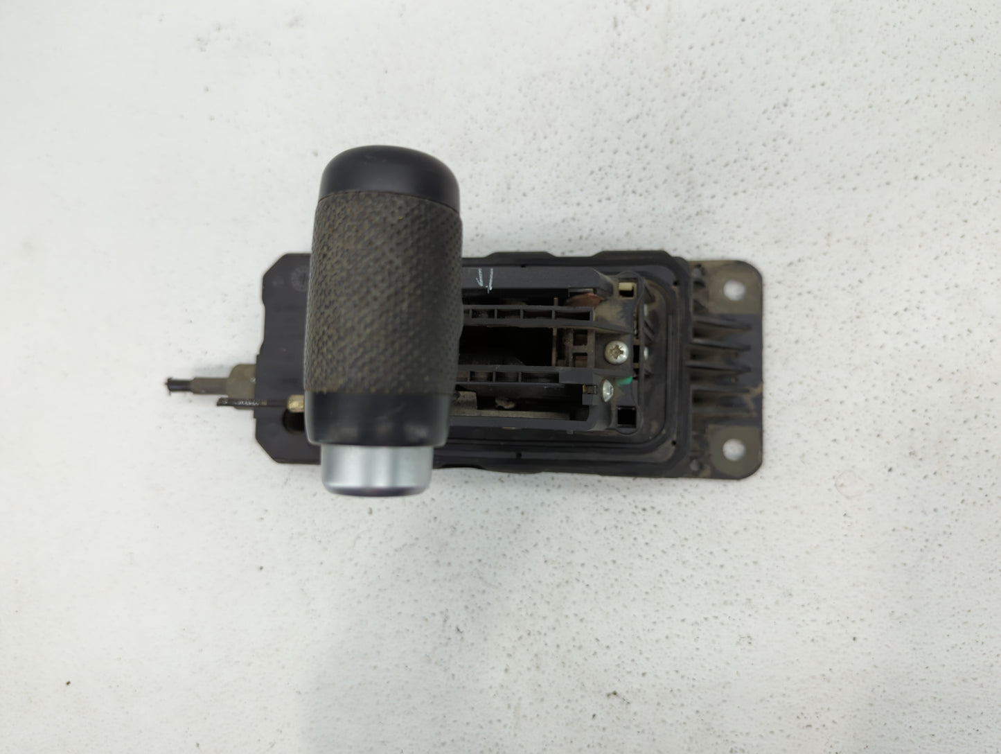 2001 Volkswagen Beetle Floor Console Assembly Shifter - Oemusedautoparts1.com