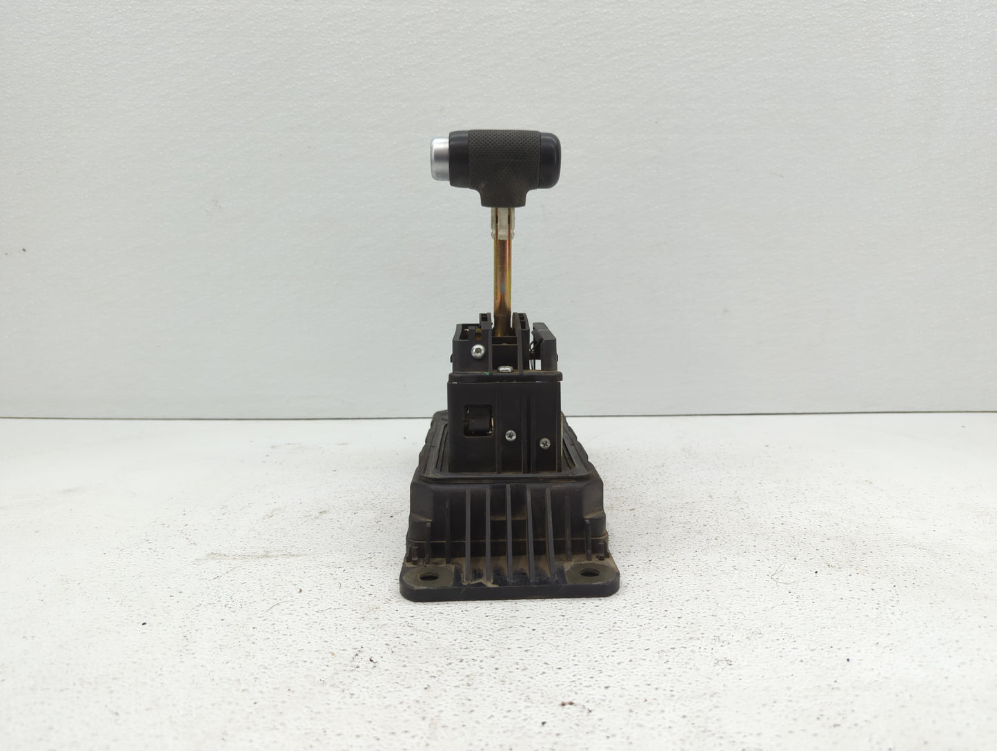 2001 Volkswagen Beetle Floor Console Assembly Shifter - Oemusedautoparts1.com