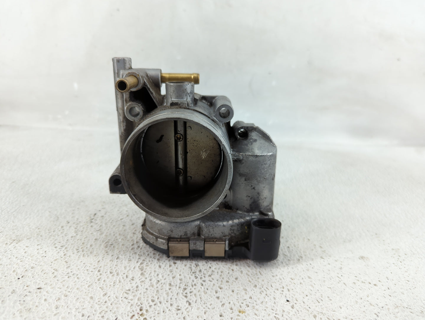1999-2004 Volkswagen Jetta Throttle Body Fits Fits 1999 2000 2001 2002 2003 2004 OEM Used Auto Parts - Oemusedautoparts1.com