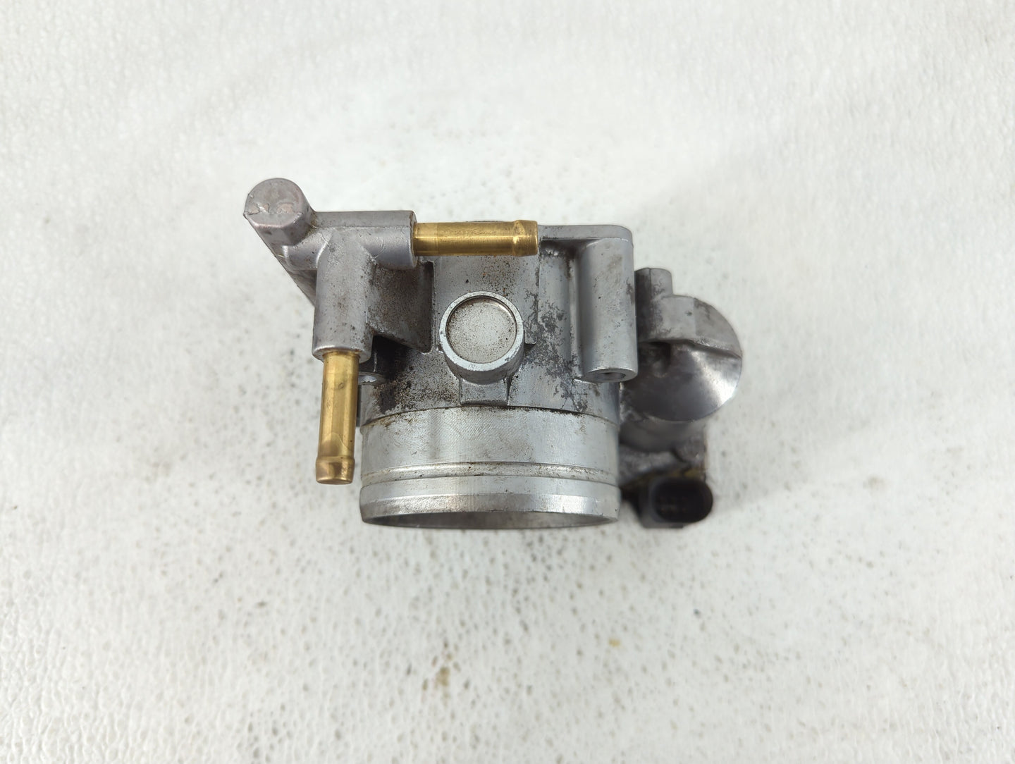1999-2004 Volkswagen Jetta Throttle Body Fits Fits 1999 2000 2001 2002 2003 2004 OEM Used Auto Parts - Oemusedautoparts1.com