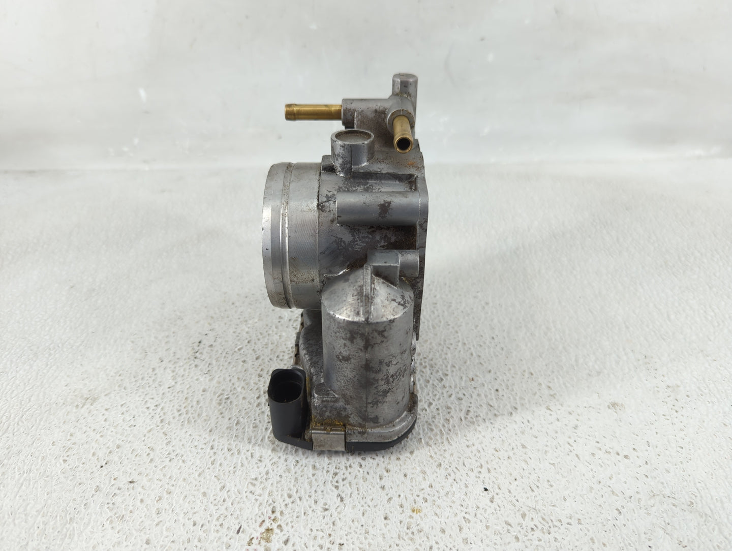 1999-2004 Volkswagen Jetta Throttle Body Fits Fits 1999 2000 2001 2002 2003 2004 OEM Used Auto Parts - Oemusedautoparts1.com