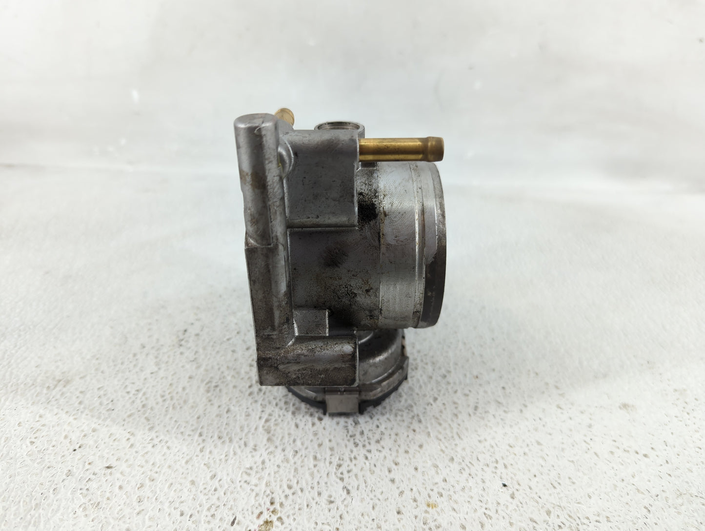 1999-2004 Volkswagen Jetta Throttle Body Fits Fits 1999 2000 2001 2002 2003 2004 OEM Used Auto Parts - Oemusedautoparts1.com