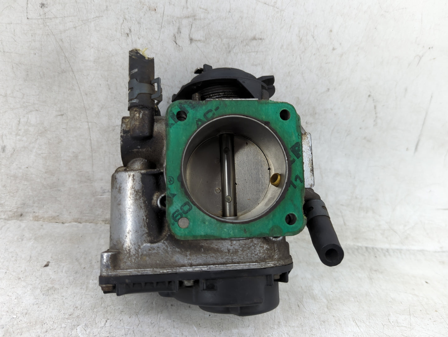 1999-2001 Volkswagen Jetta Throttle Body P/N:06A 133 064 H Fits Fits 1998 1999 2000 2001 OEM Used Auto Parts - Oemusedautopa