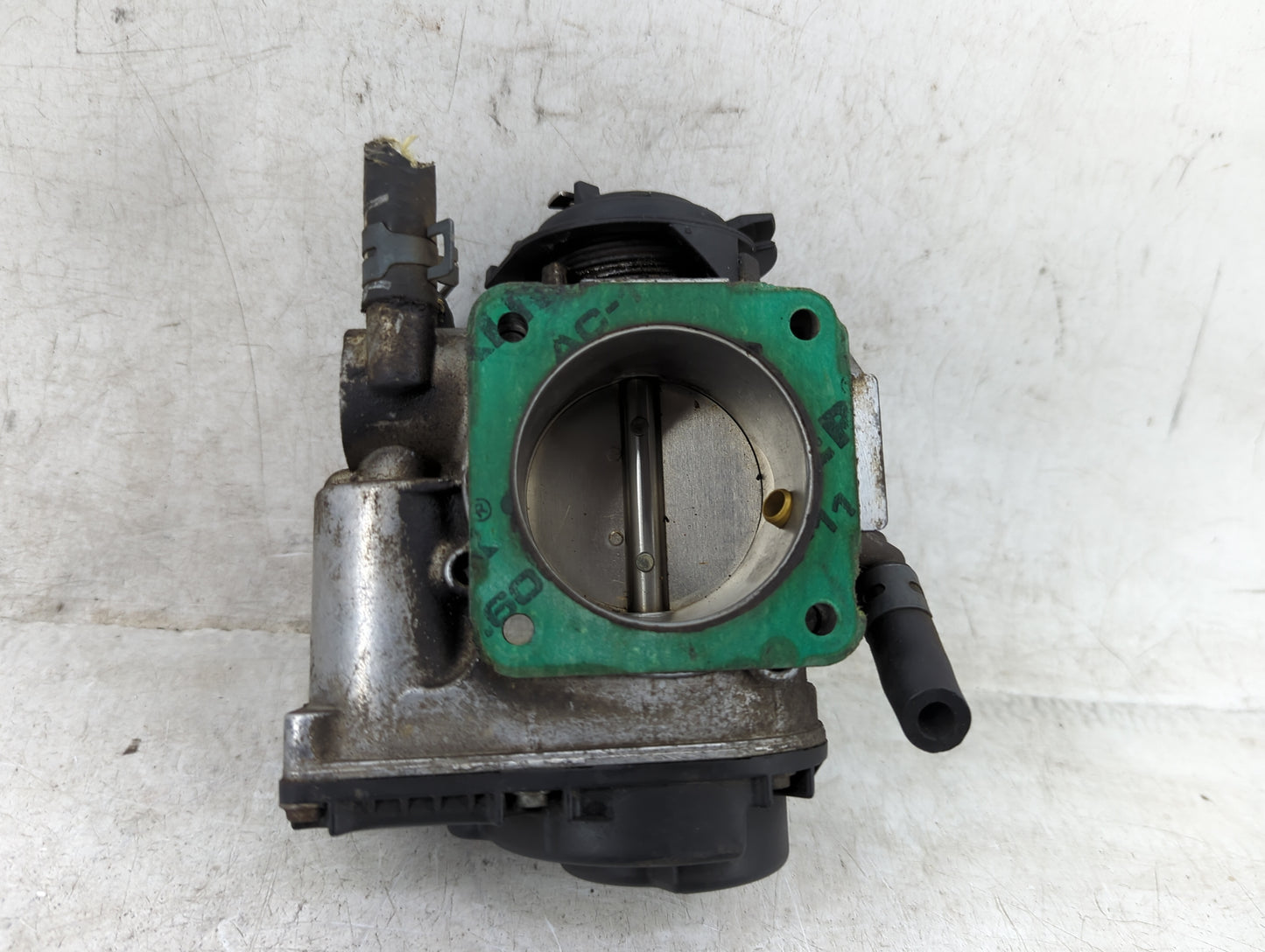 1999-2001 Volkswagen Jetta Throttle Body P/N:06A 133 064 H Fits Fits 1998 1999 2000 2001 OEM Used Auto Parts - Oemusedautopa