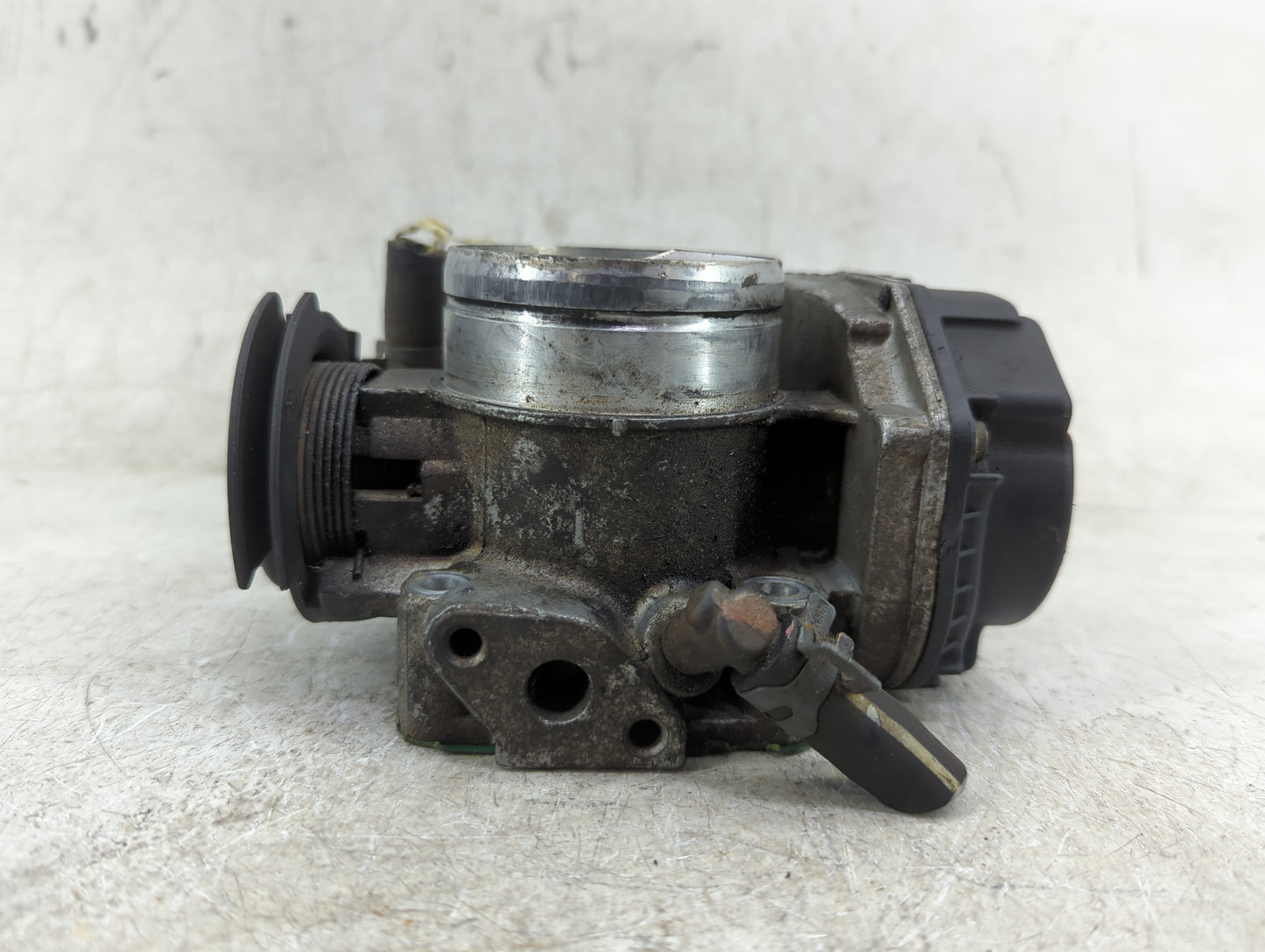 1999-2001 Volkswagen Jetta Throttle Body P/N:06A 133 064 H Fits Fits 1998 1999 2000 2001 OEM Used Auto Parts - Oemusedautopa