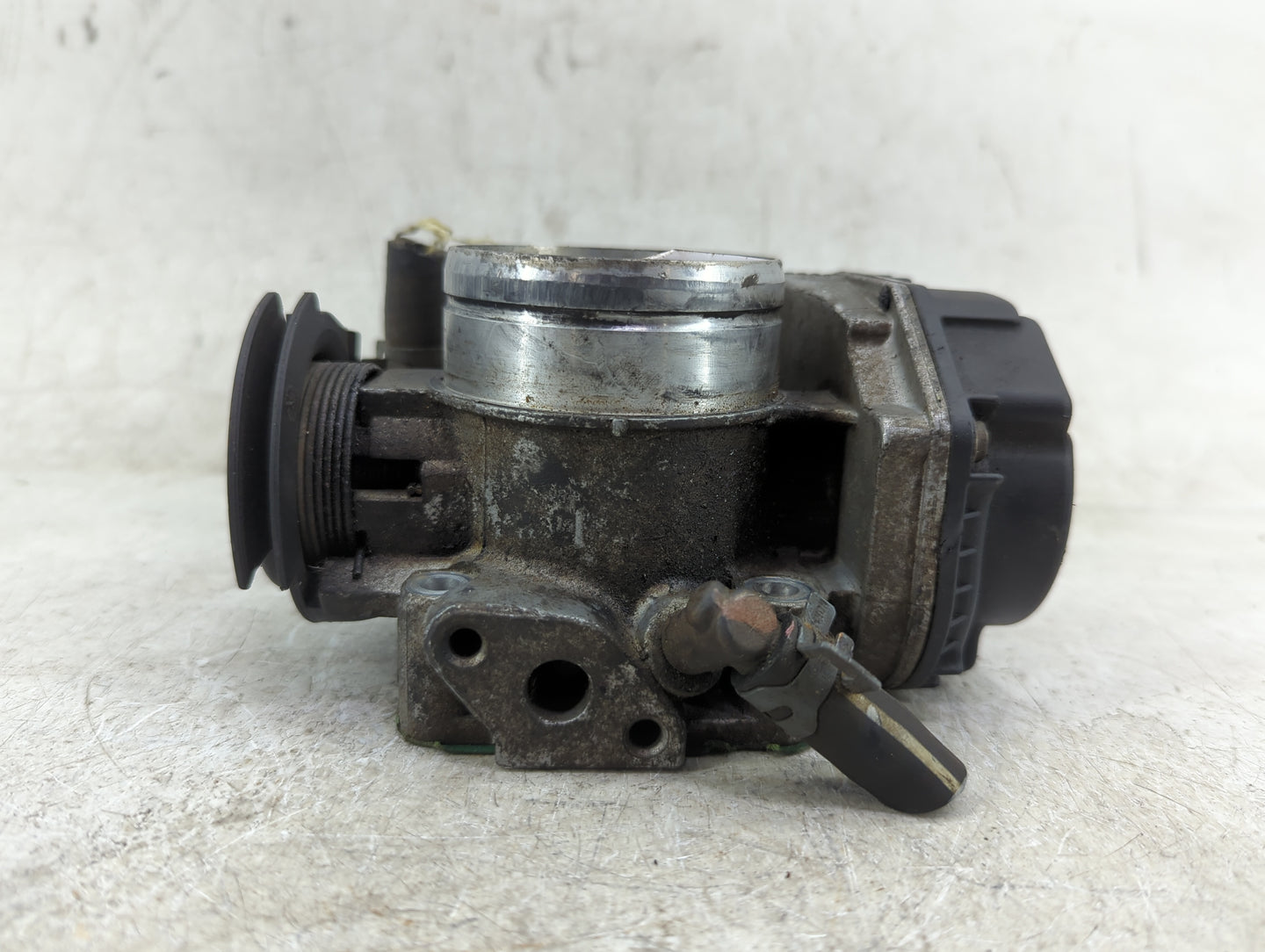 1999-2001 Volkswagen Jetta Throttle Body P/N:06A 133 064 H Fits Fits 1998 1999 2000 2001 OEM Used Auto Parts - Oemusedautopa