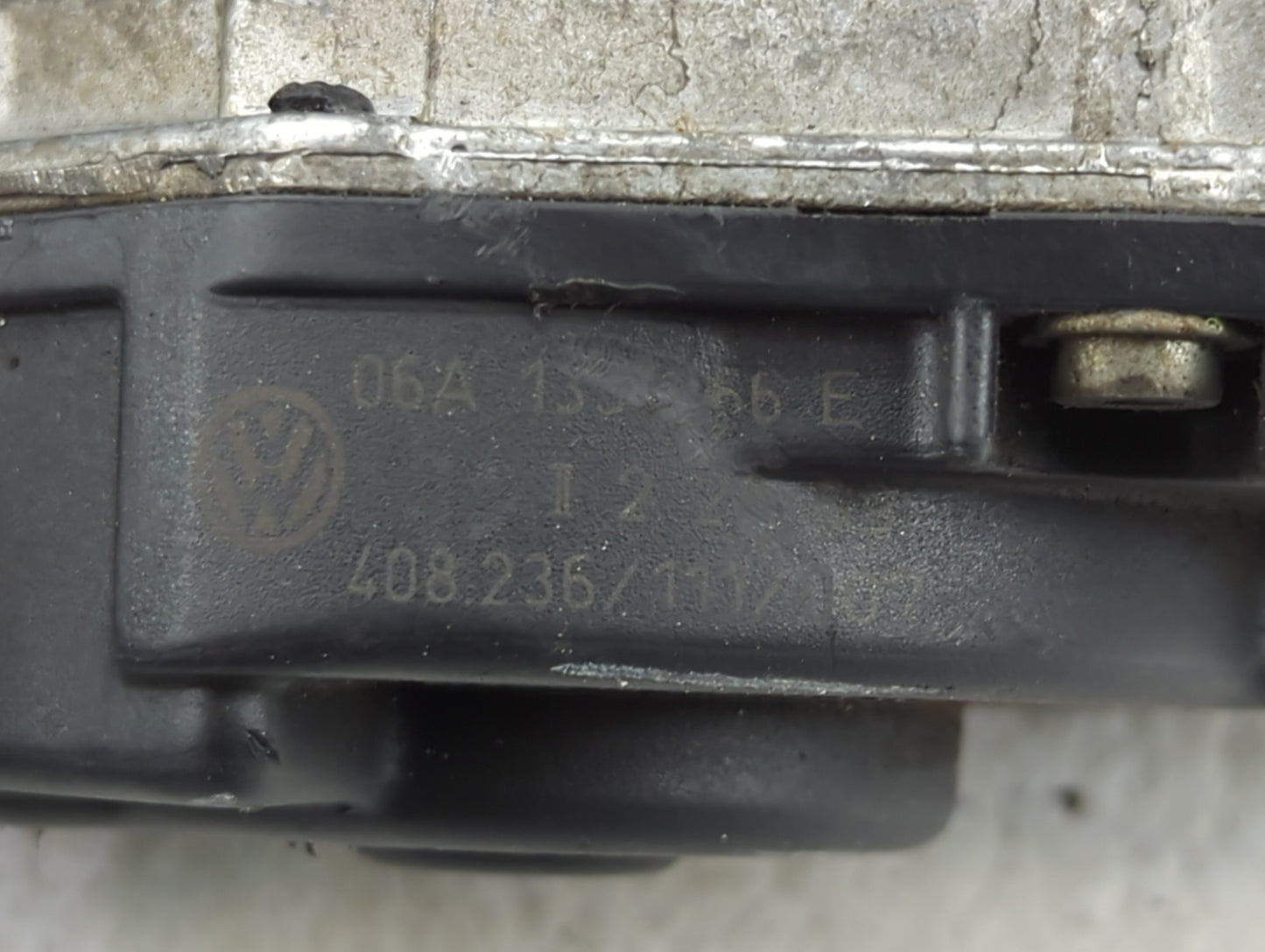 1999-2001 Volkswagen Jetta Throttle Body P/N:06A 133 064 H Fits Fits 1998 1999 2000 2001 OEM Used Auto Parts - Oemusedautopa