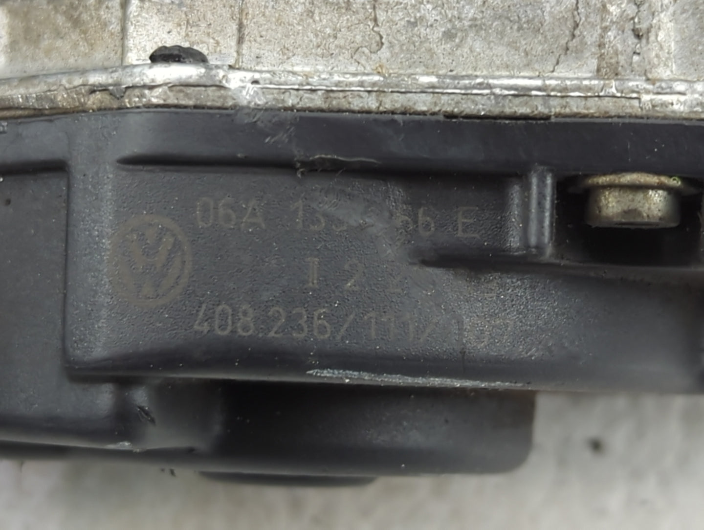 1999-2001 Volkswagen Jetta Throttle Body P/N:06A 133 064 H Fits Fits 1998 1999 2000 2001 OEM Used Auto Parts - Oemusedautopa