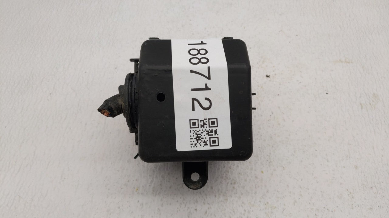 2000-2001 Volkswagen Jetta Fusebox Fuse Box Panel Relay Module P/N:1J0 919 506 K 1J0 941 389 B Fits OEM Used Auto Parts - Oe