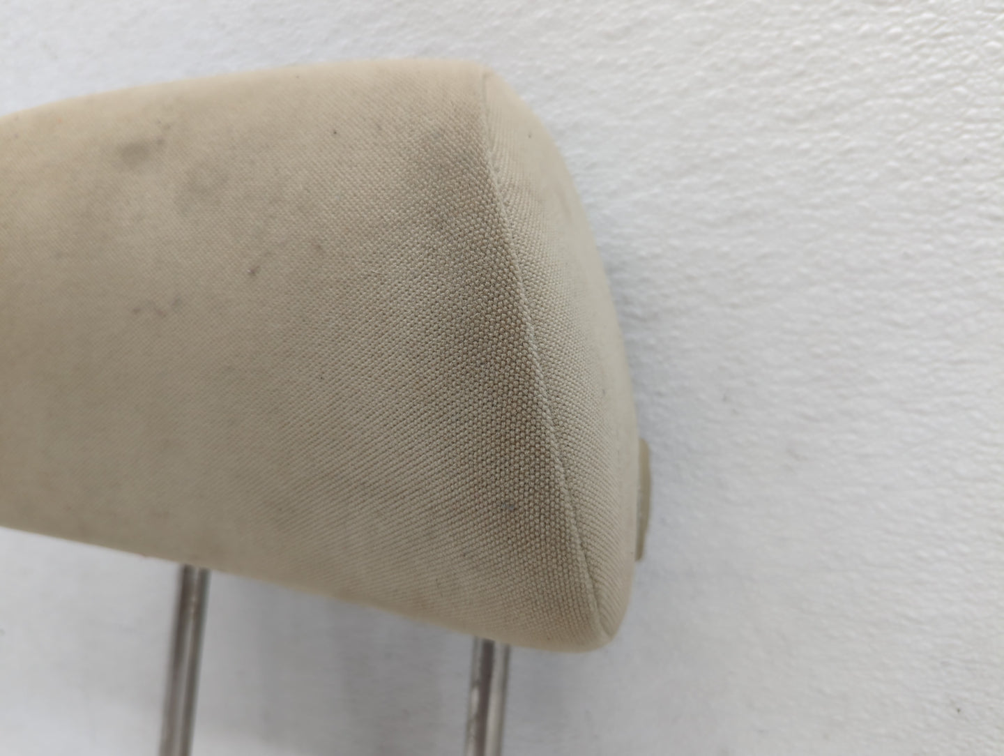 2000-2002 Volkswagen Jetta Headrest Head Rest Front Driver Passenger Seat Fits Fits 2000 2001 2002 OEM Used Auto Parts - Oem