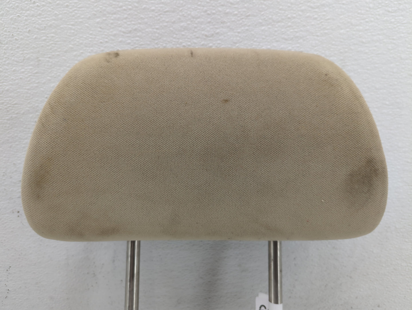 2000-2002 Volkswagen Jetta Headrest Head Rest Rear Seat Fits Fits 2000 2001 2002 OEM Used Auto Parts - Oemusedautoparts1.com