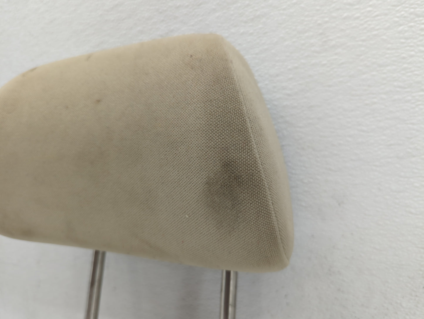 2000-2002 Volkswagen Jetta Headrest Head Rest Rear Seat Fits Fits 2000 2001 2002 OEM Used Auto Parts - Oemusedautoparts1.com